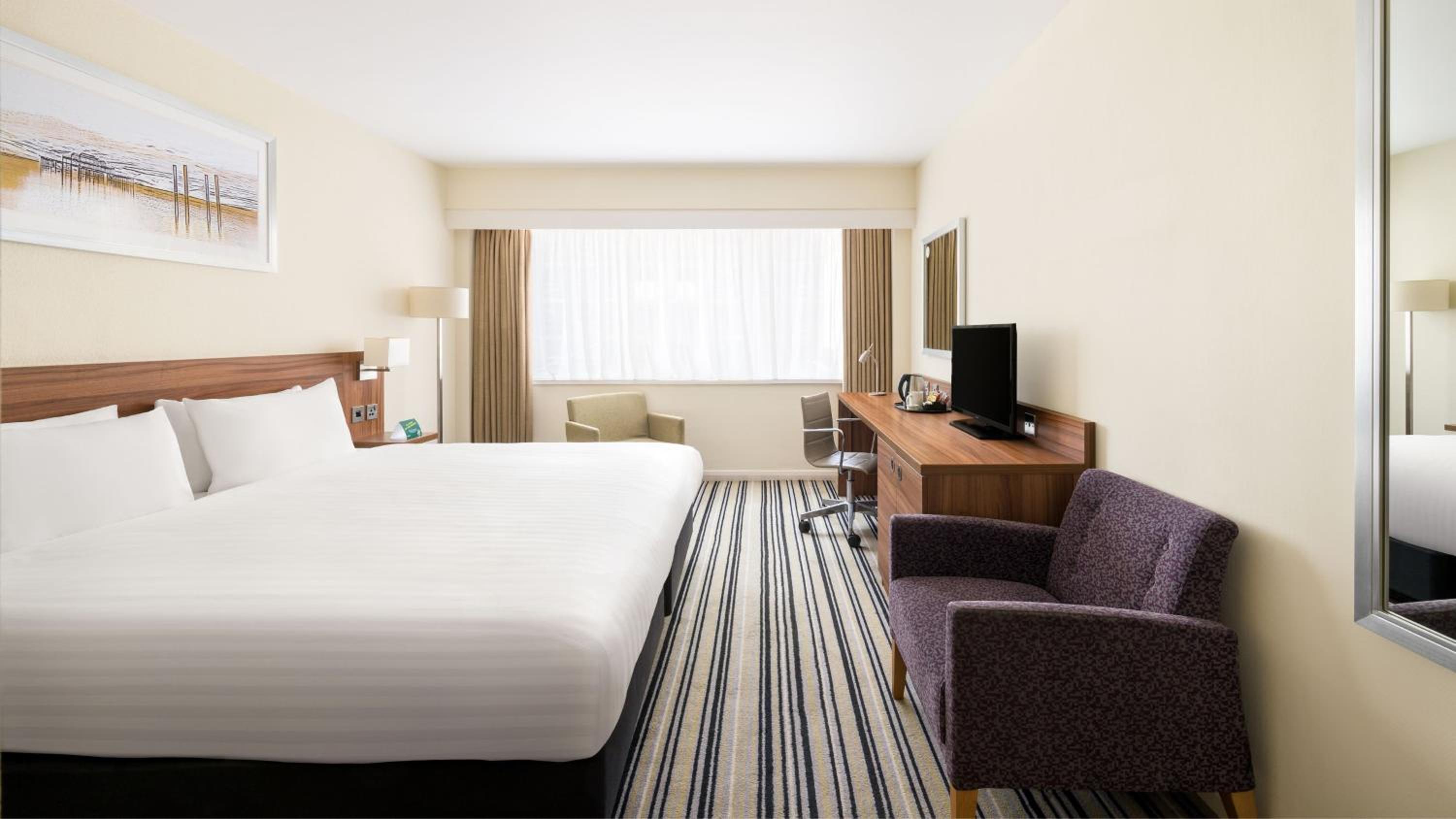 Standard King Room - Photo 10