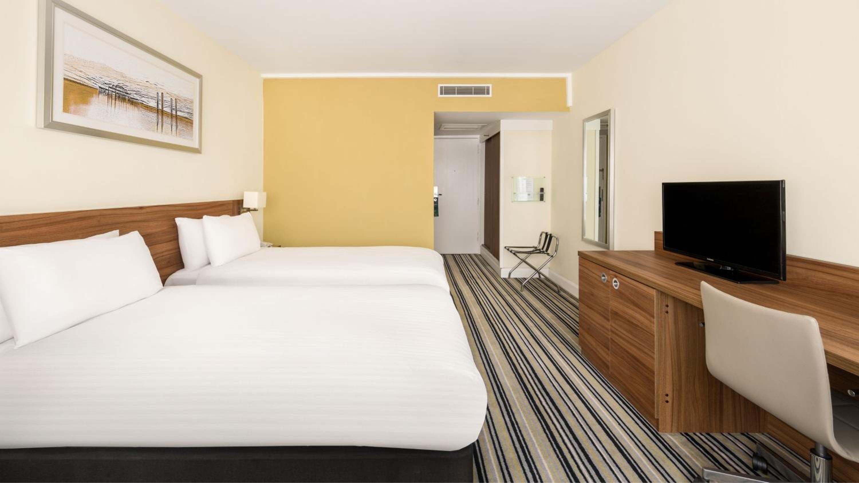 Premium Double Room with Two Double Beds - Photo 5