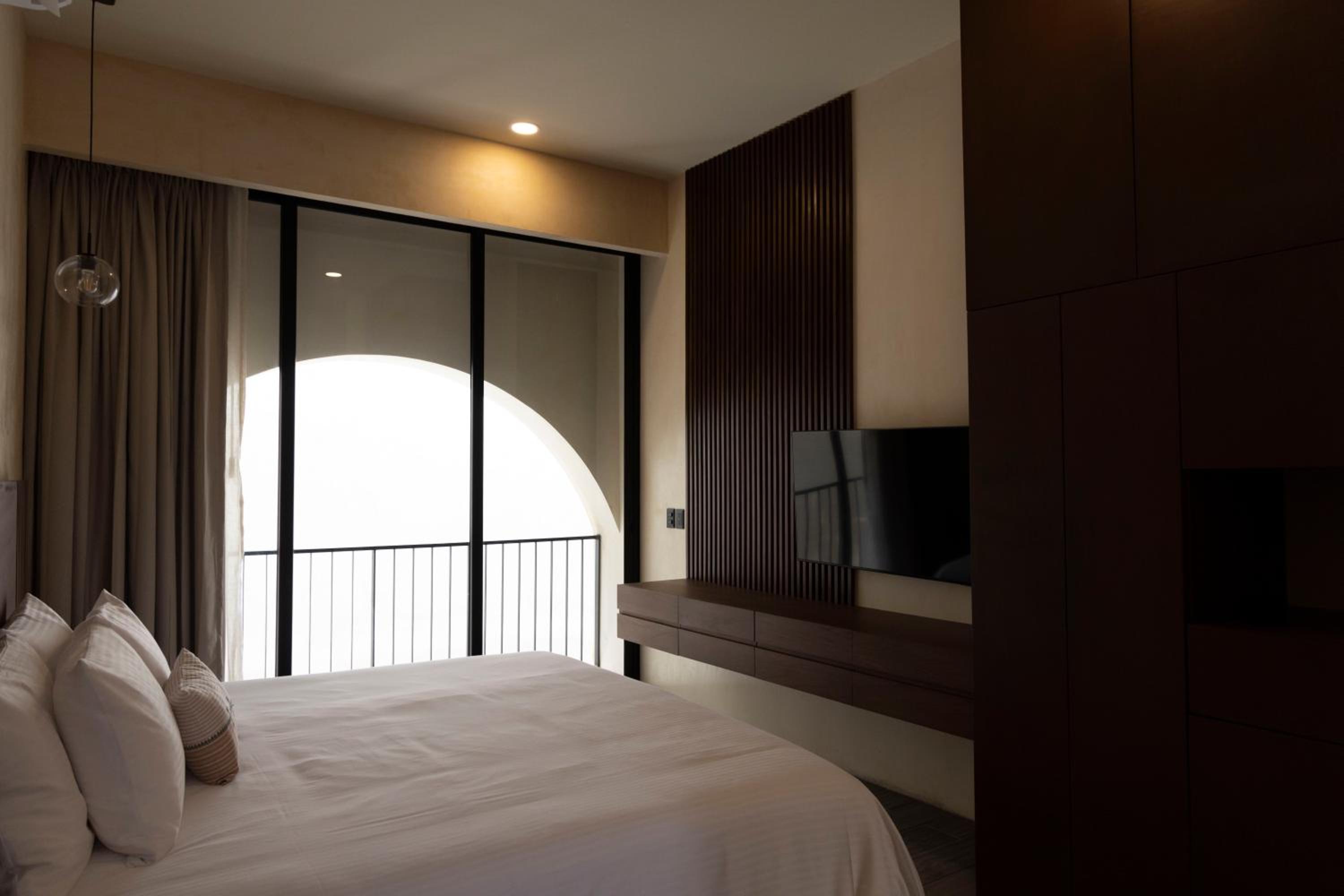 Standard King Room photo 2