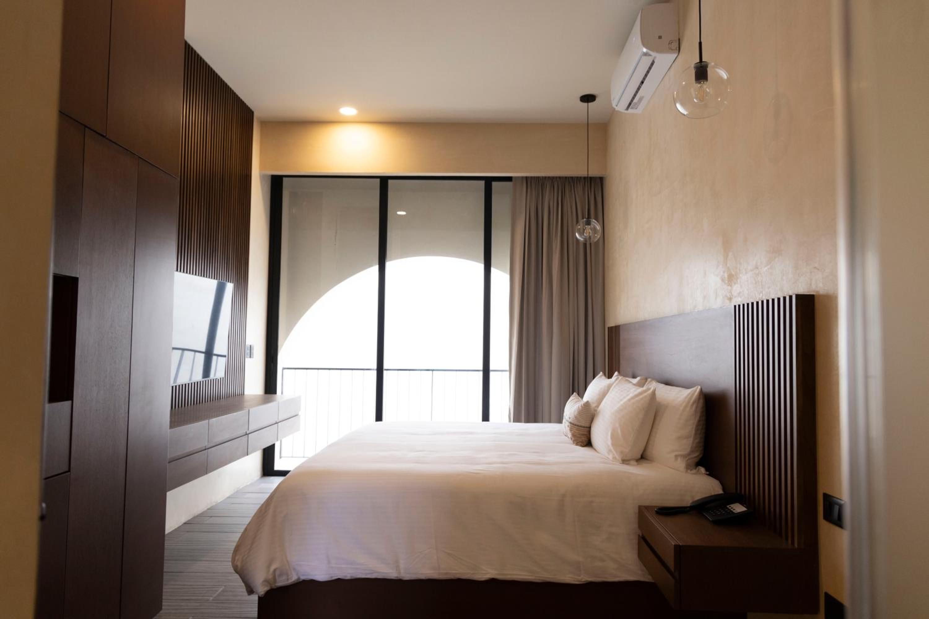 Standard King Room photo 1