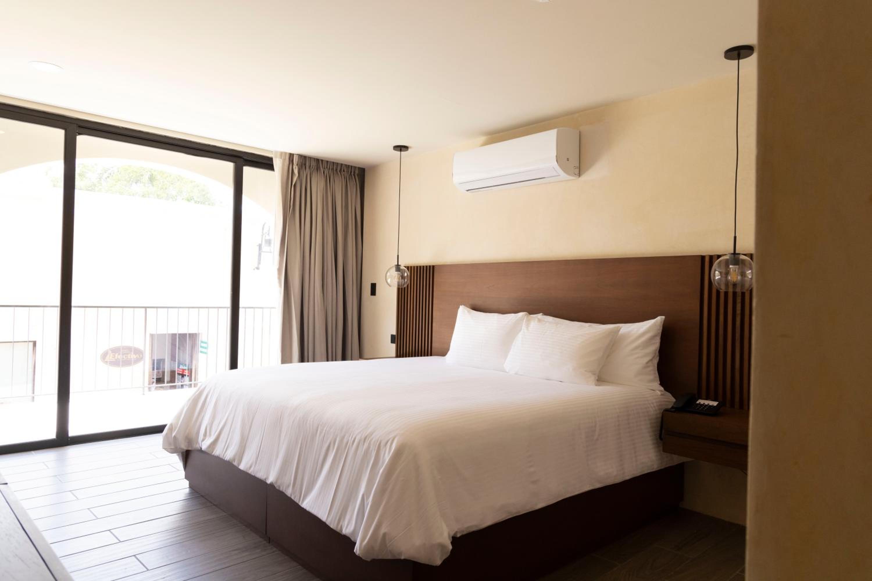 King Room with Balcony photo 1