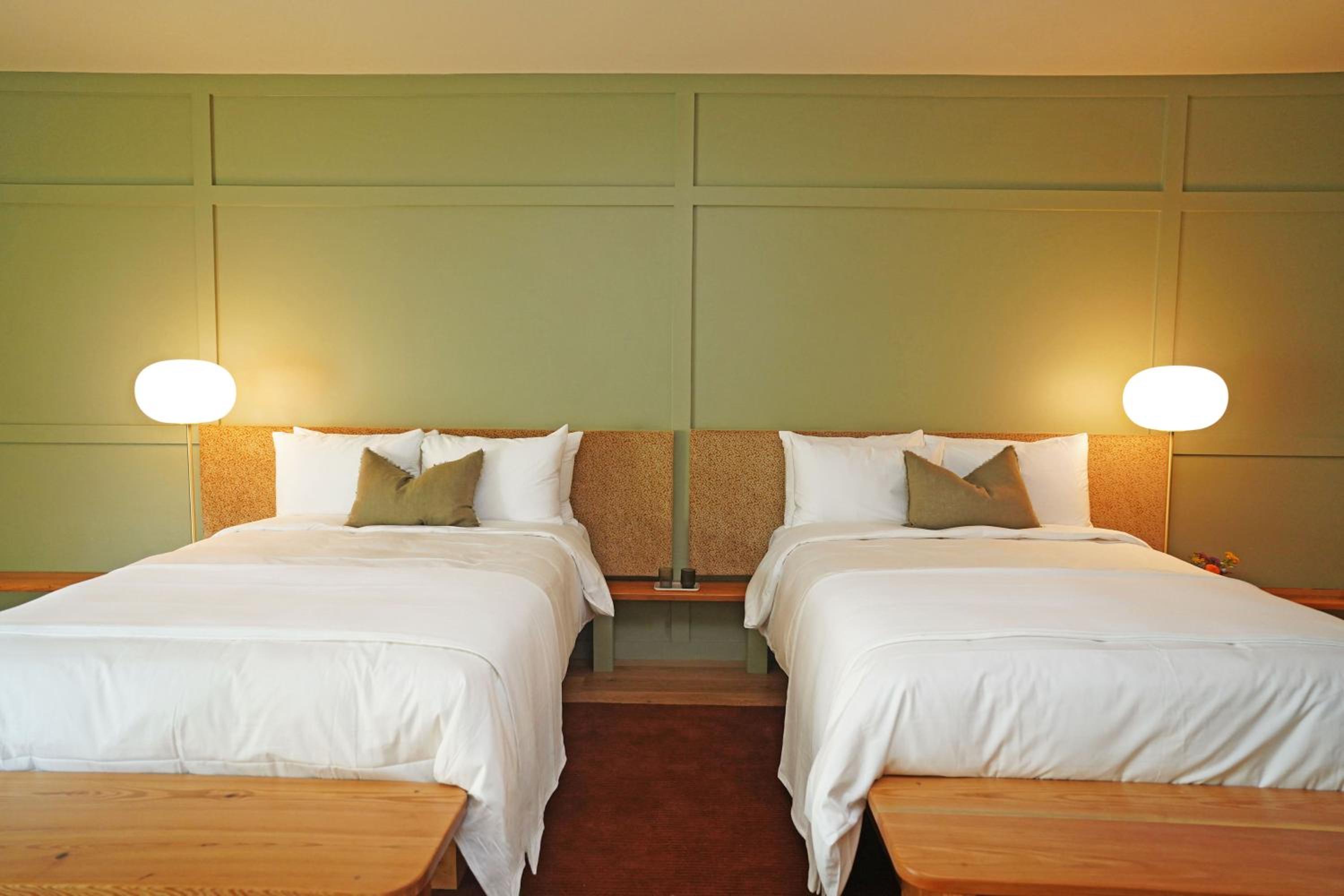 Deluxe Queen Room