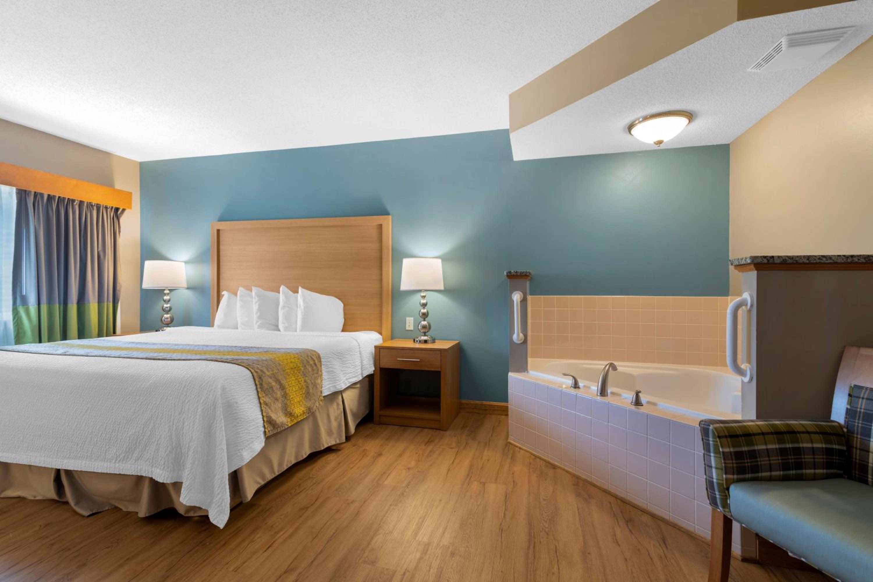 King Room with Spa Bath - Non-Smoking - Photo 2