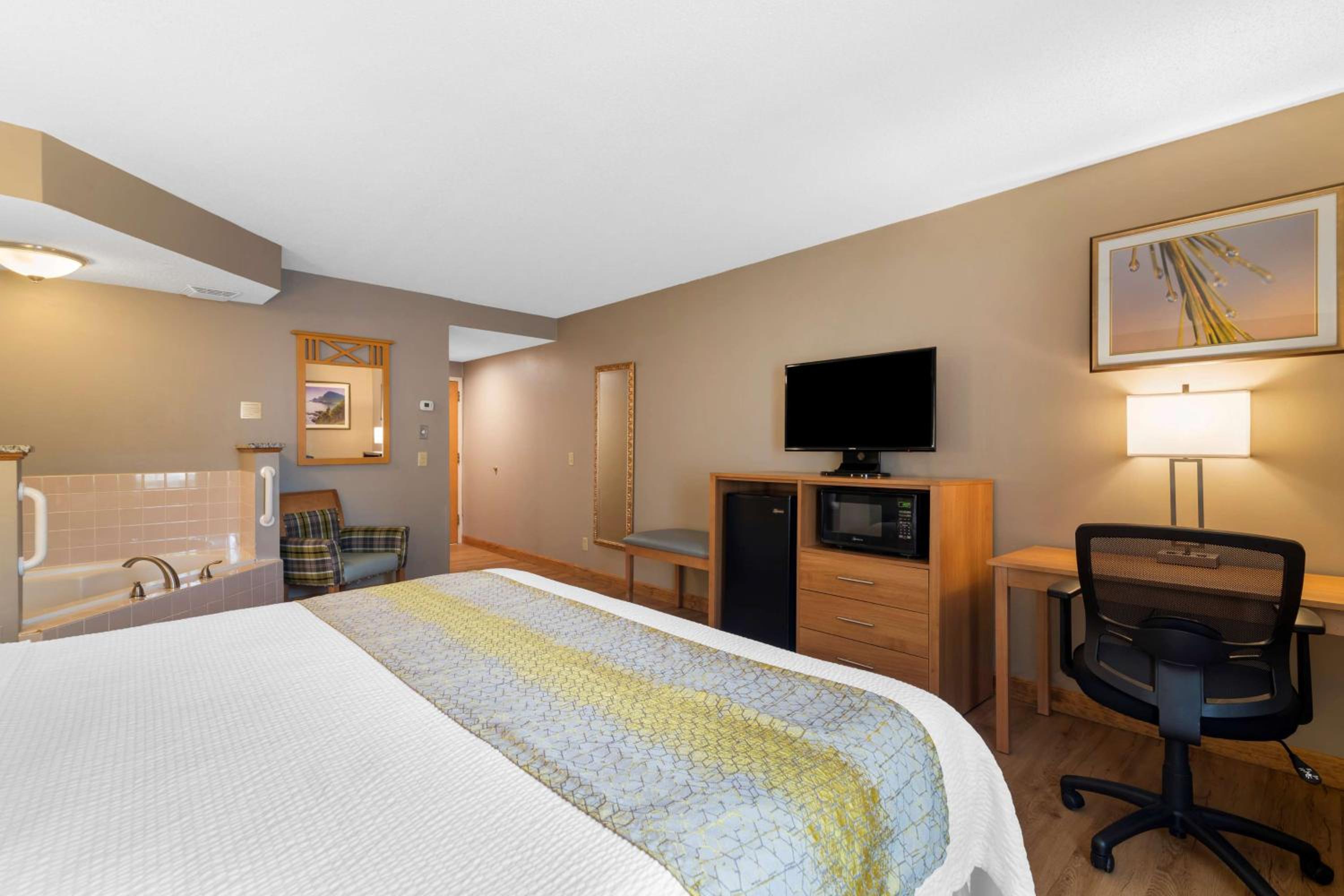 King Room with Spa Bath - Non-Smoking - Photo 1