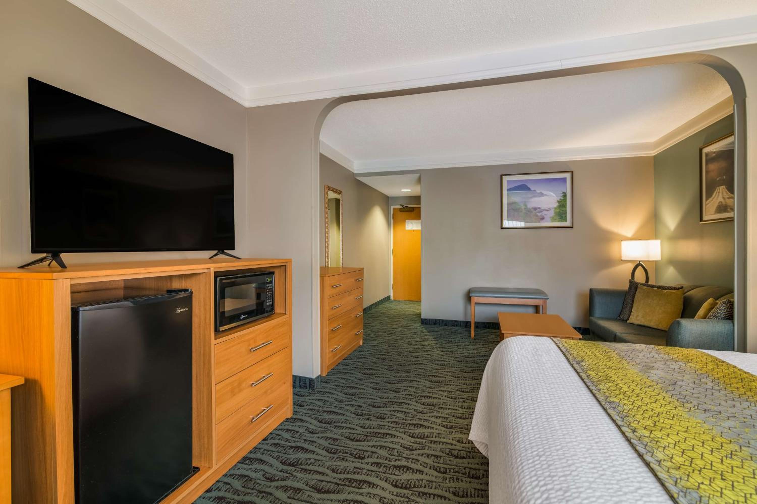 King Room with Sofa Bed - Non-Smoking - Photo 3