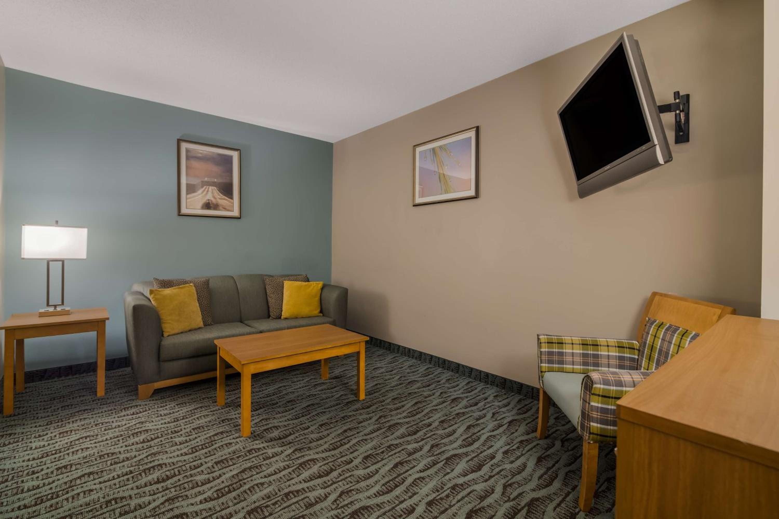 King Suite with Spa Bath - Non-Smoking - Photo 6
