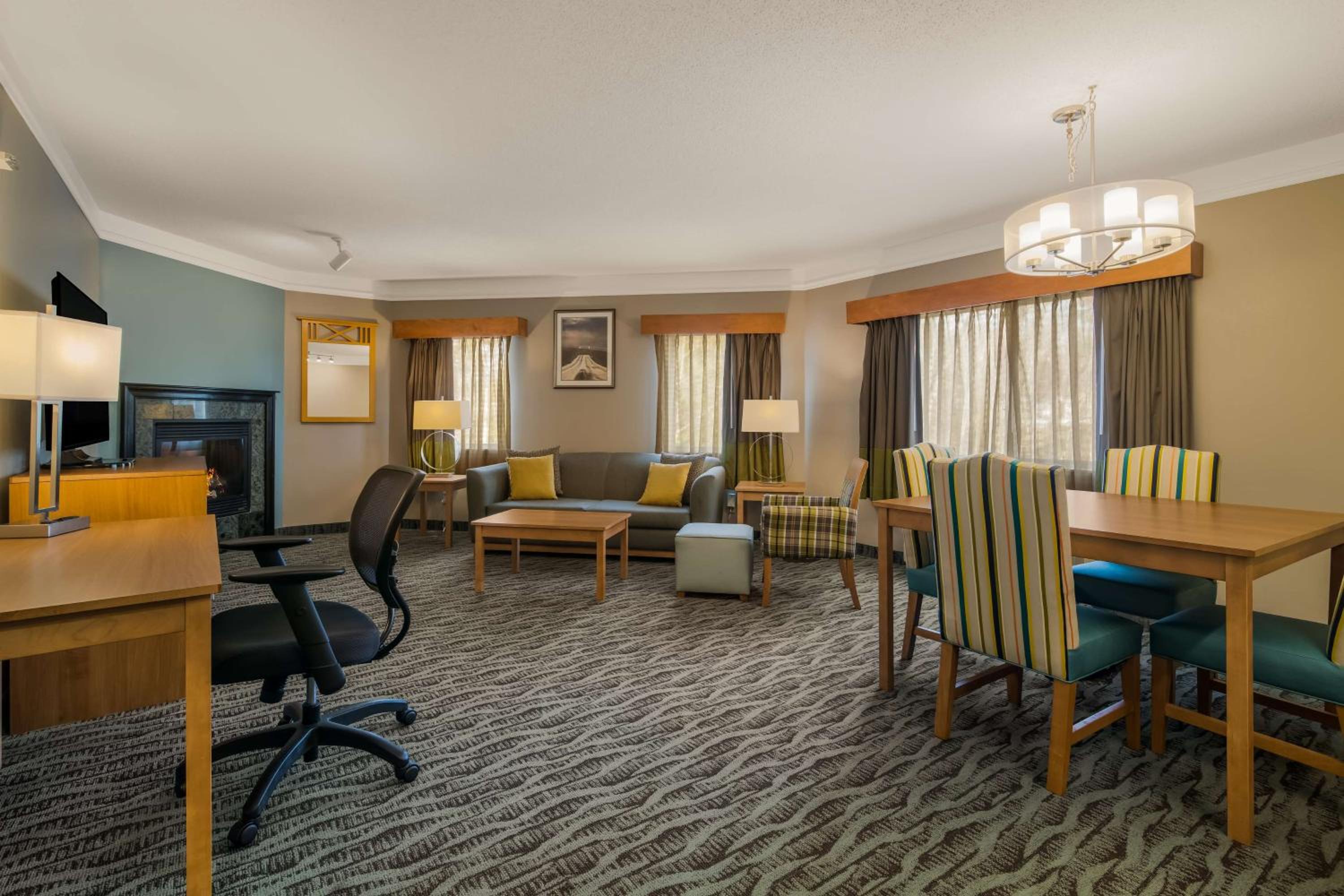 King Suite with Spa Bath - Non-Smoking - Photo 3