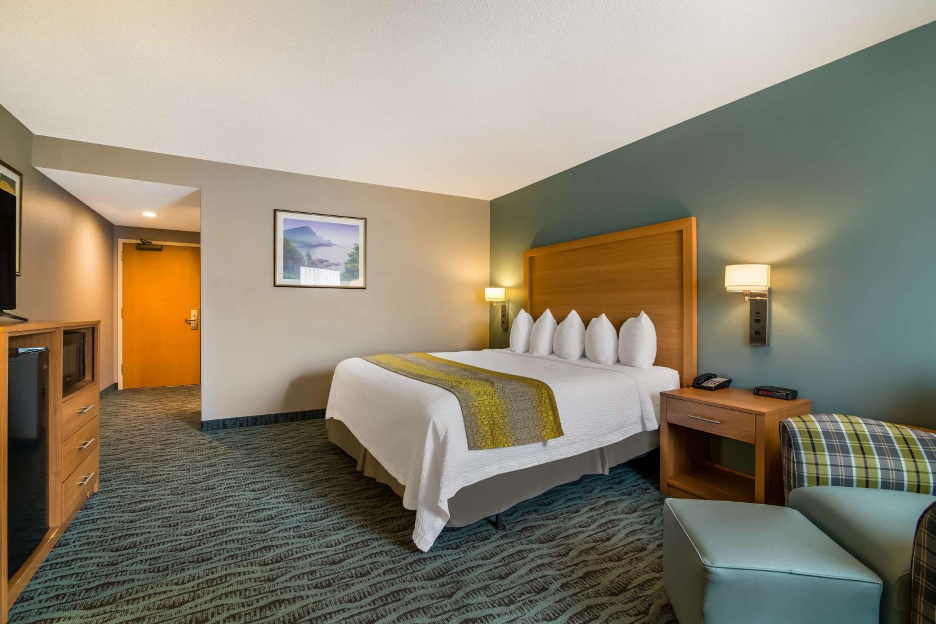King Room with Bath Tub - Mobility Accessible/Non-Smoking - Photo 2