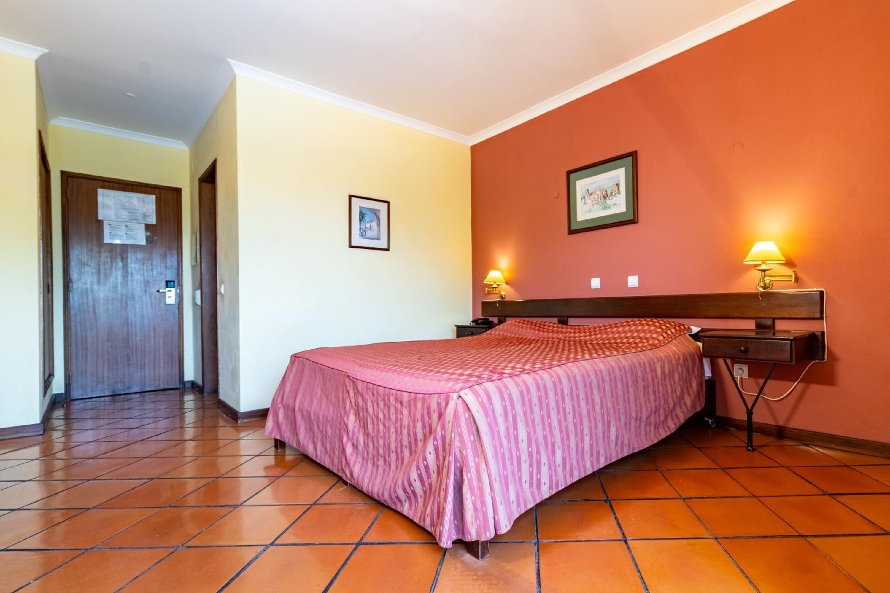 Double or Twin Room - Photo 2
