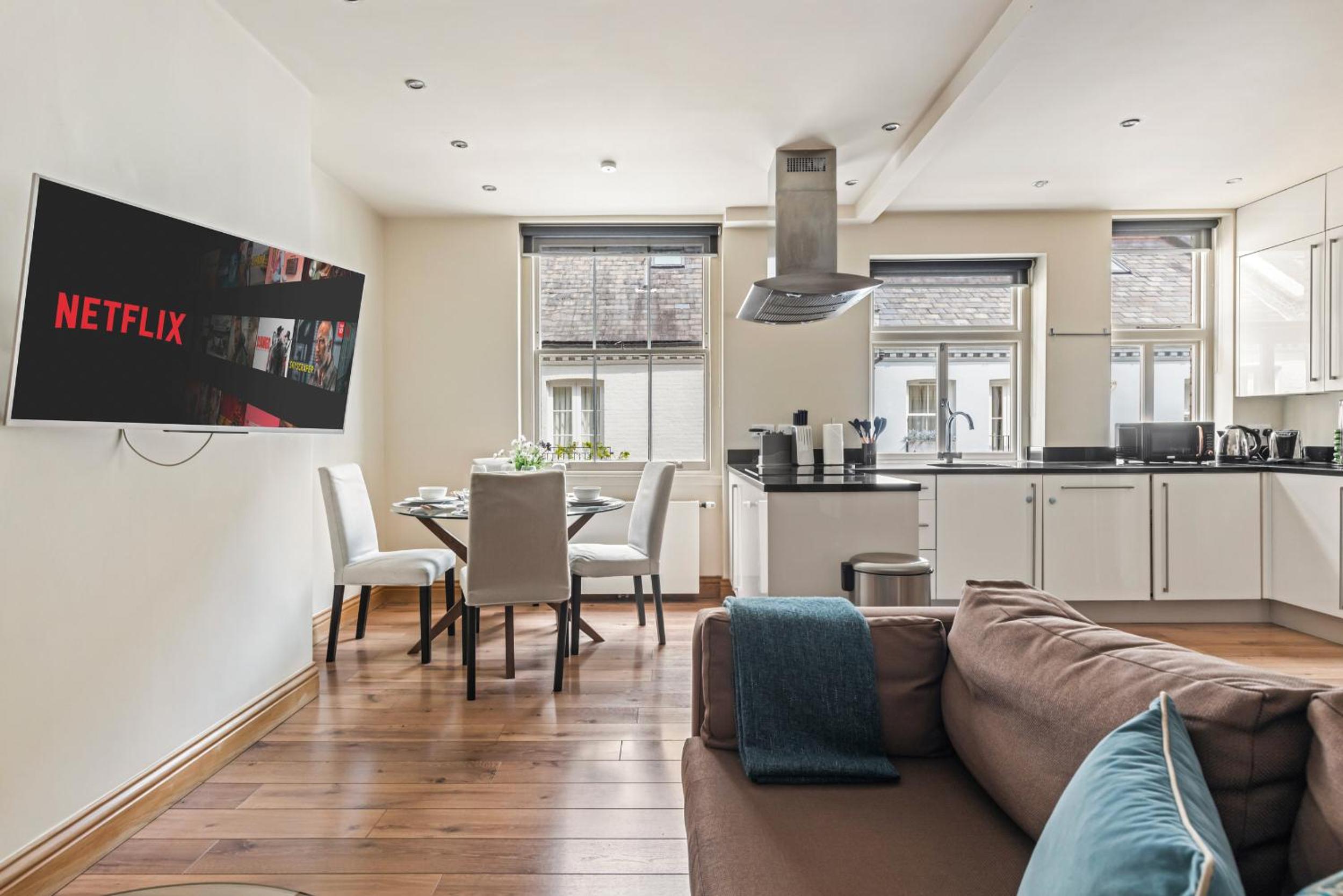 Two-Bedroom Deluxe Apartment photo 3