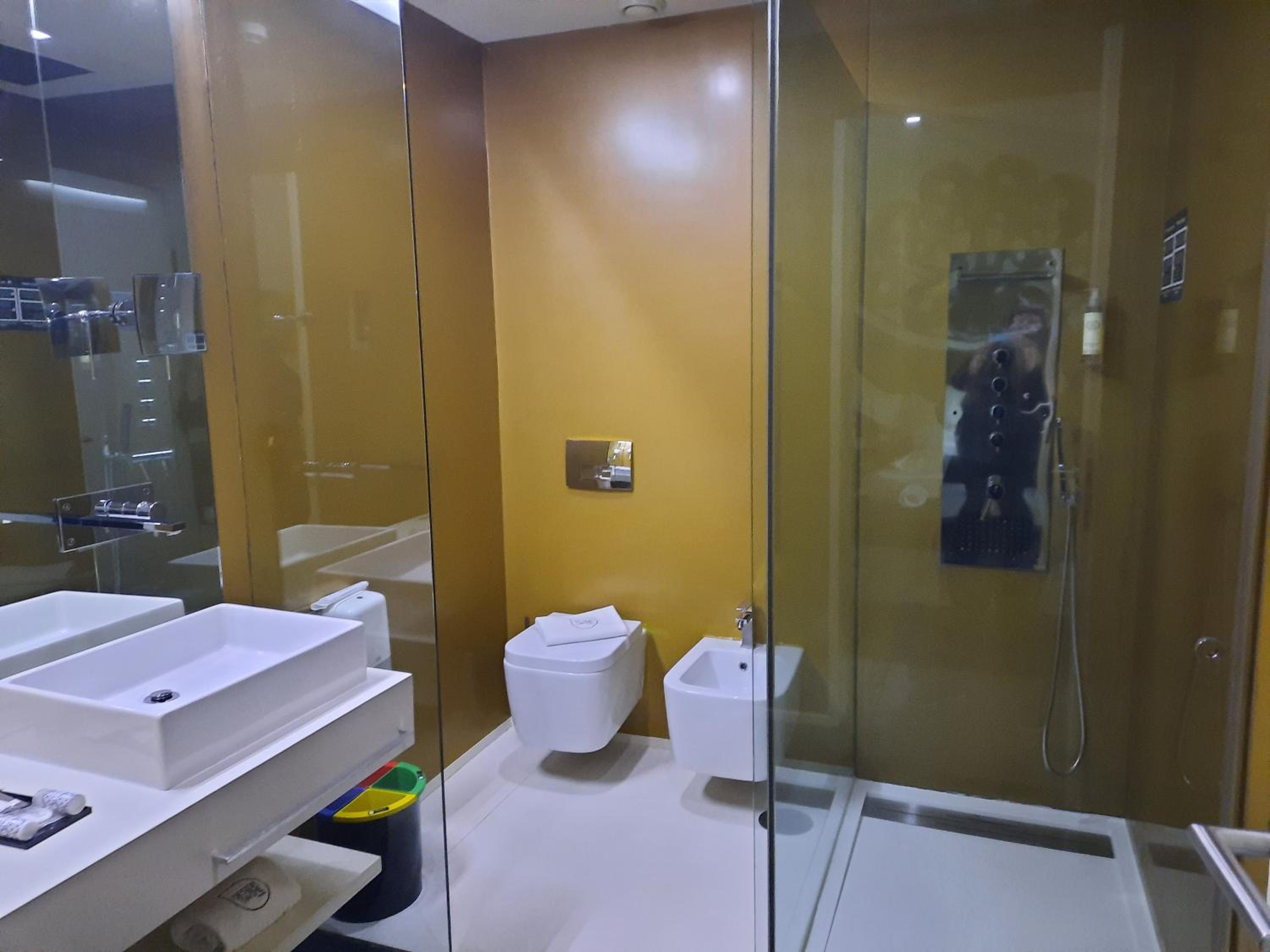 Double or Twin Room with Spa Access - Photo 11