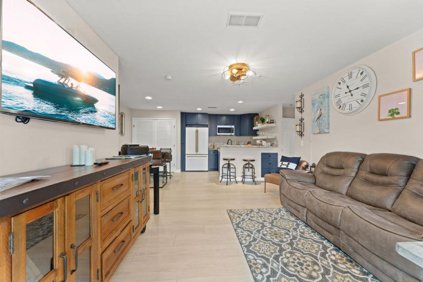 Apartment photo 2