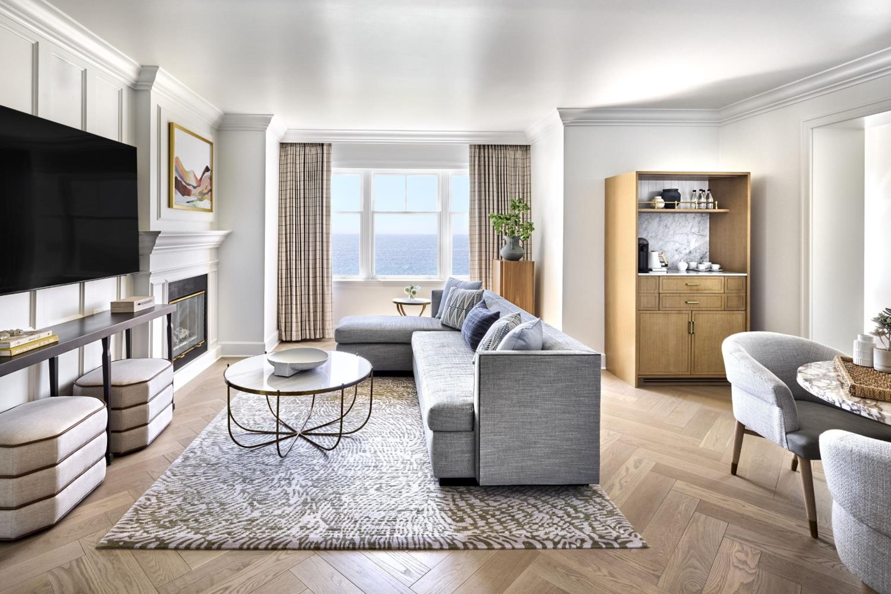 Signature Suite - Photo 7