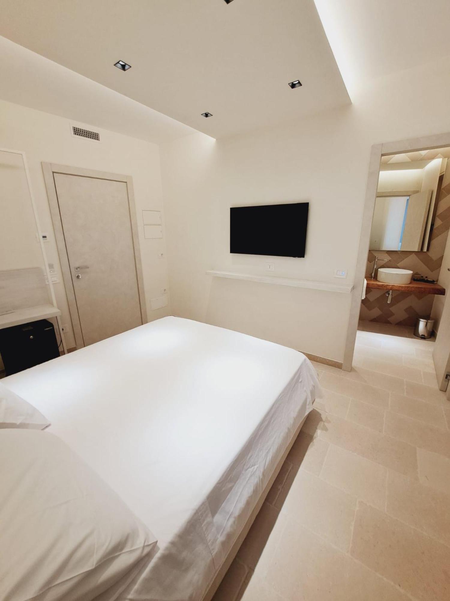 Standard Double Room photo 2