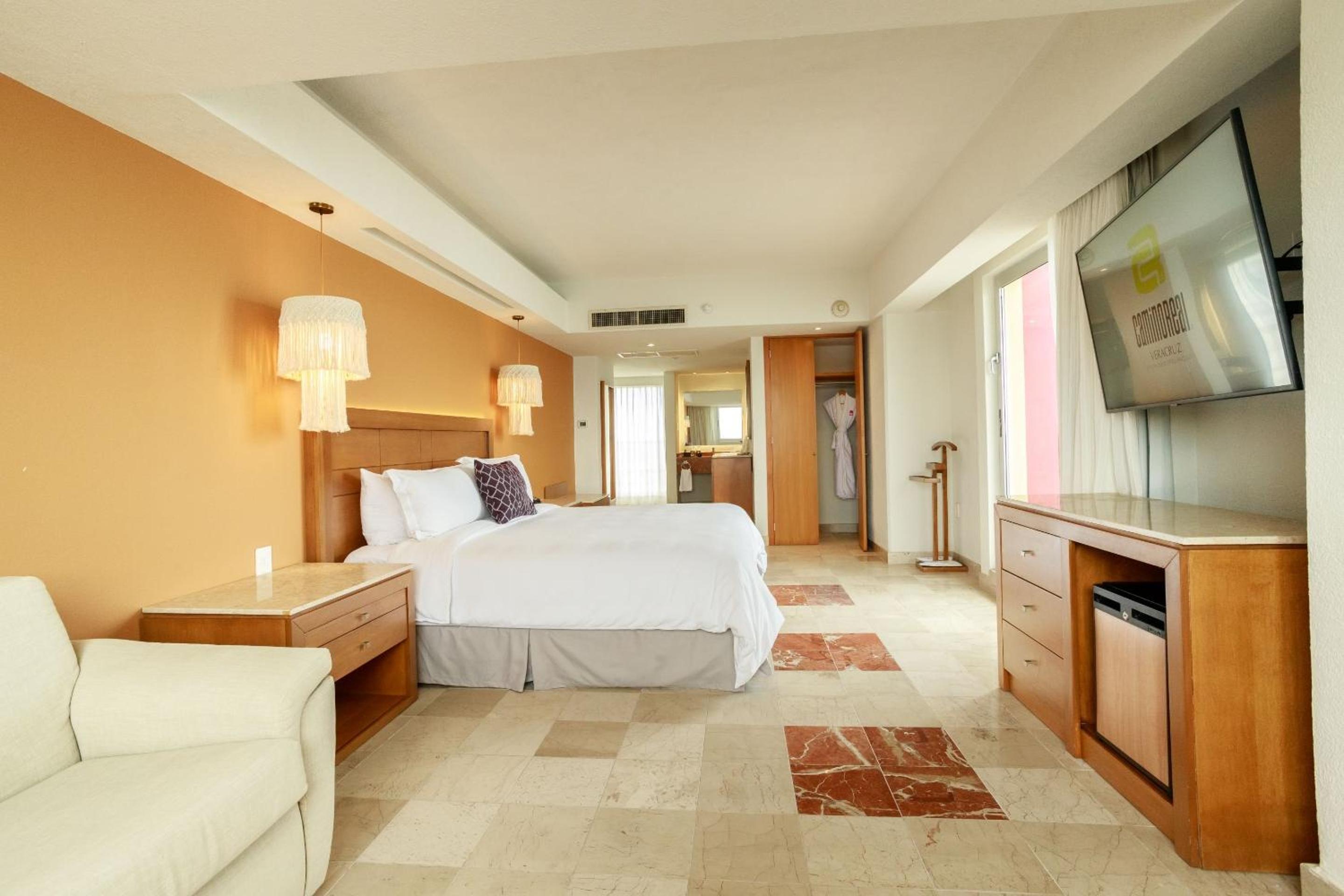 Junior Suite with Breakfast Buffet for 2 Adults - Photo 18