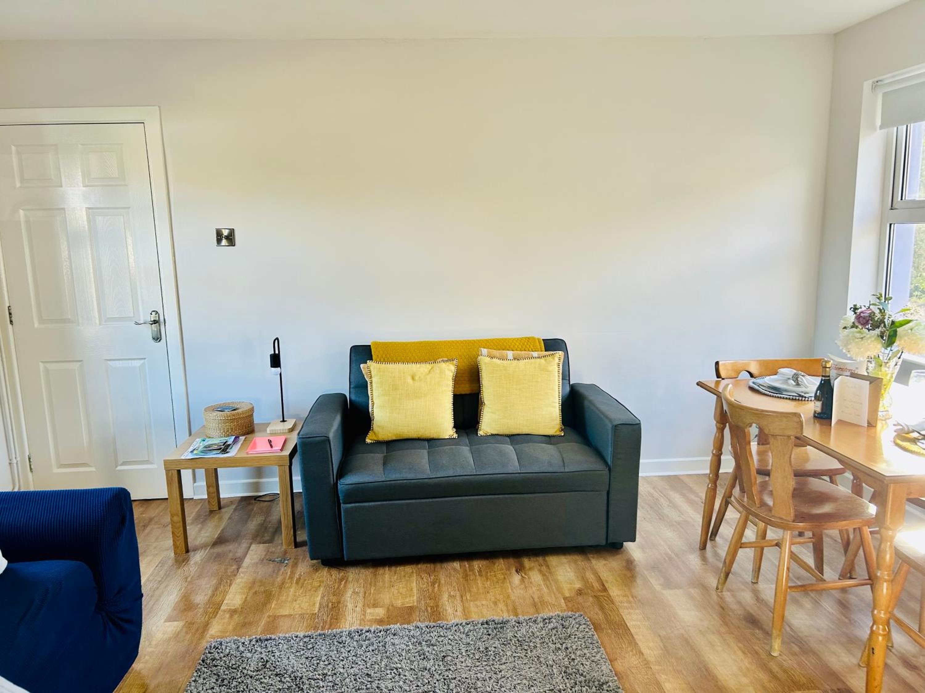 One-Bedroom Apartment photo 1