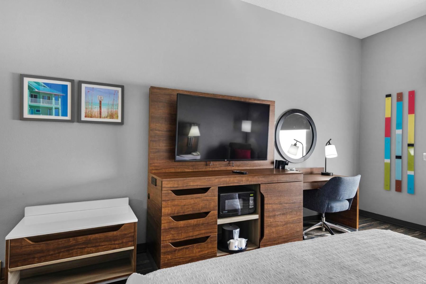 King Room - Non-Smoking - Photo 3