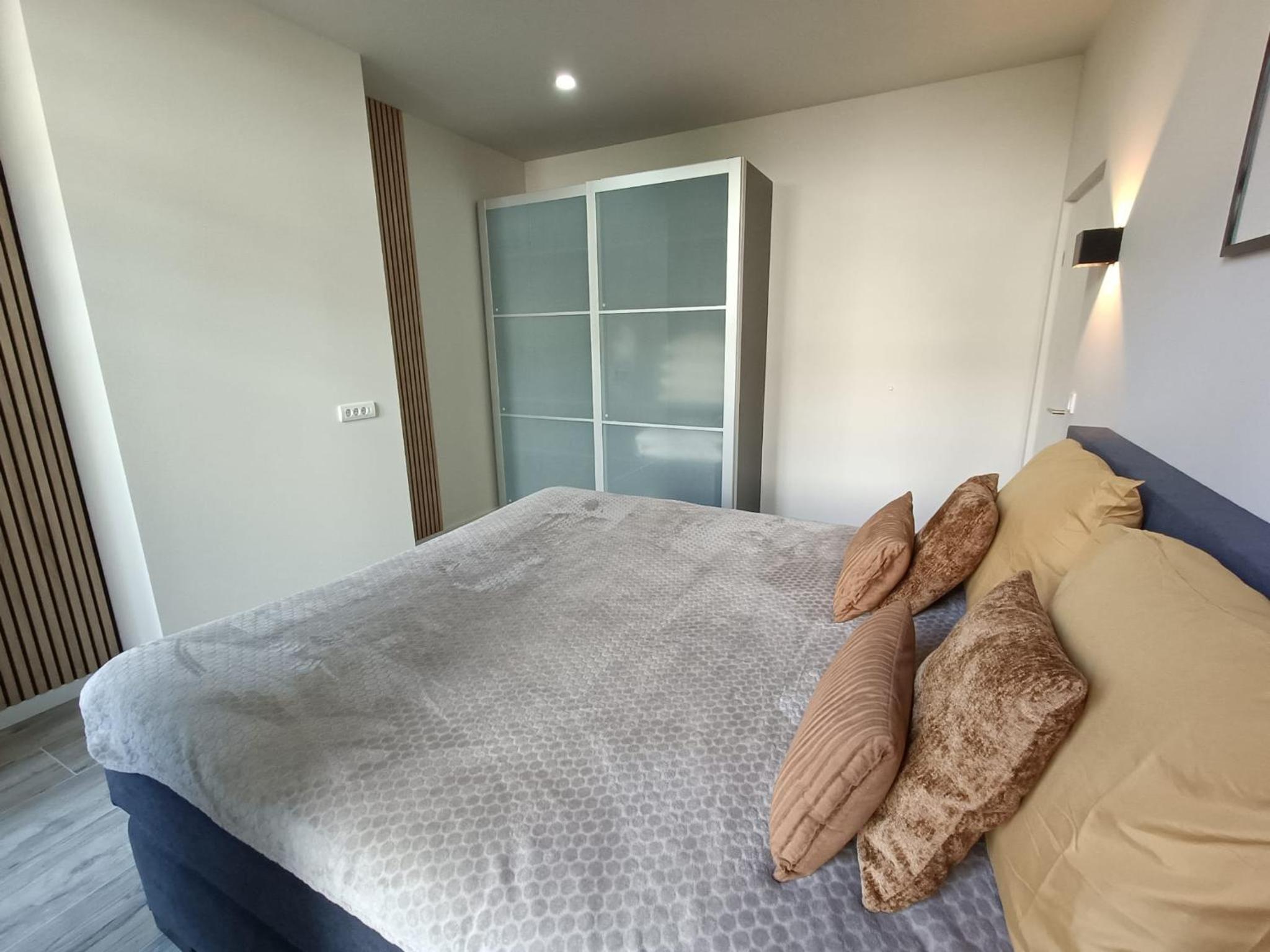 One-Bedroom Apartment photo 2