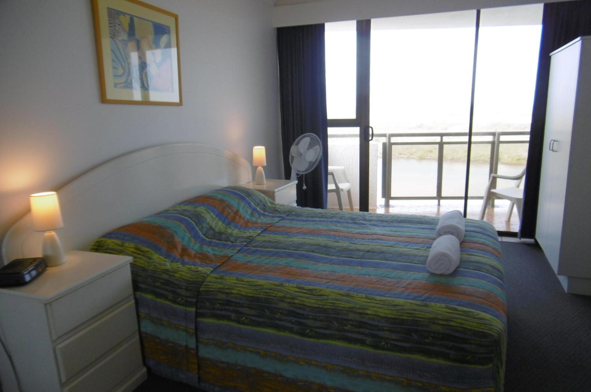 Standard Two-Bedroom Apartment With Water View photo 3