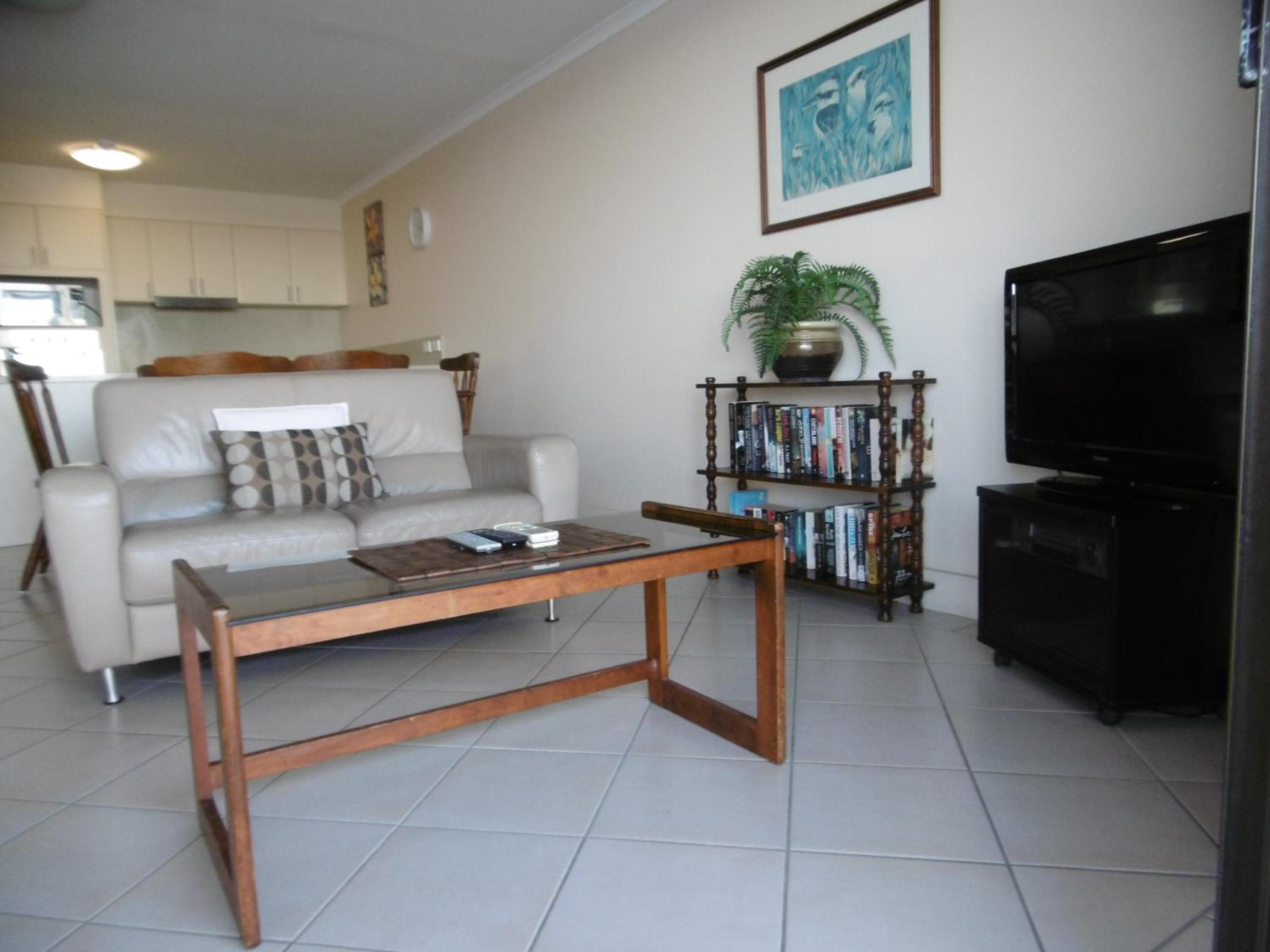 Standard Two-Bedroom Apartment With Water View photo 2