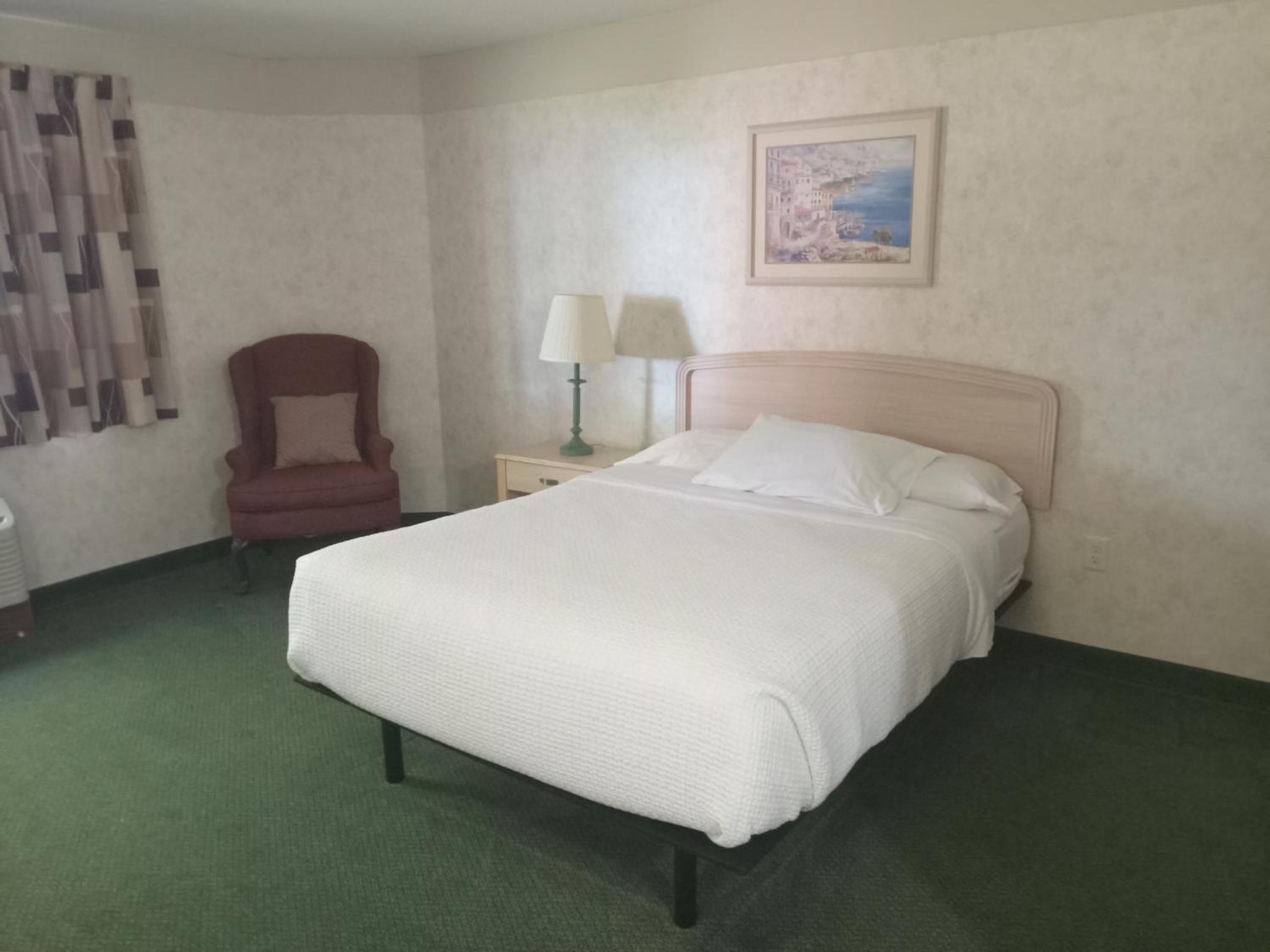 Queen Room photo 1