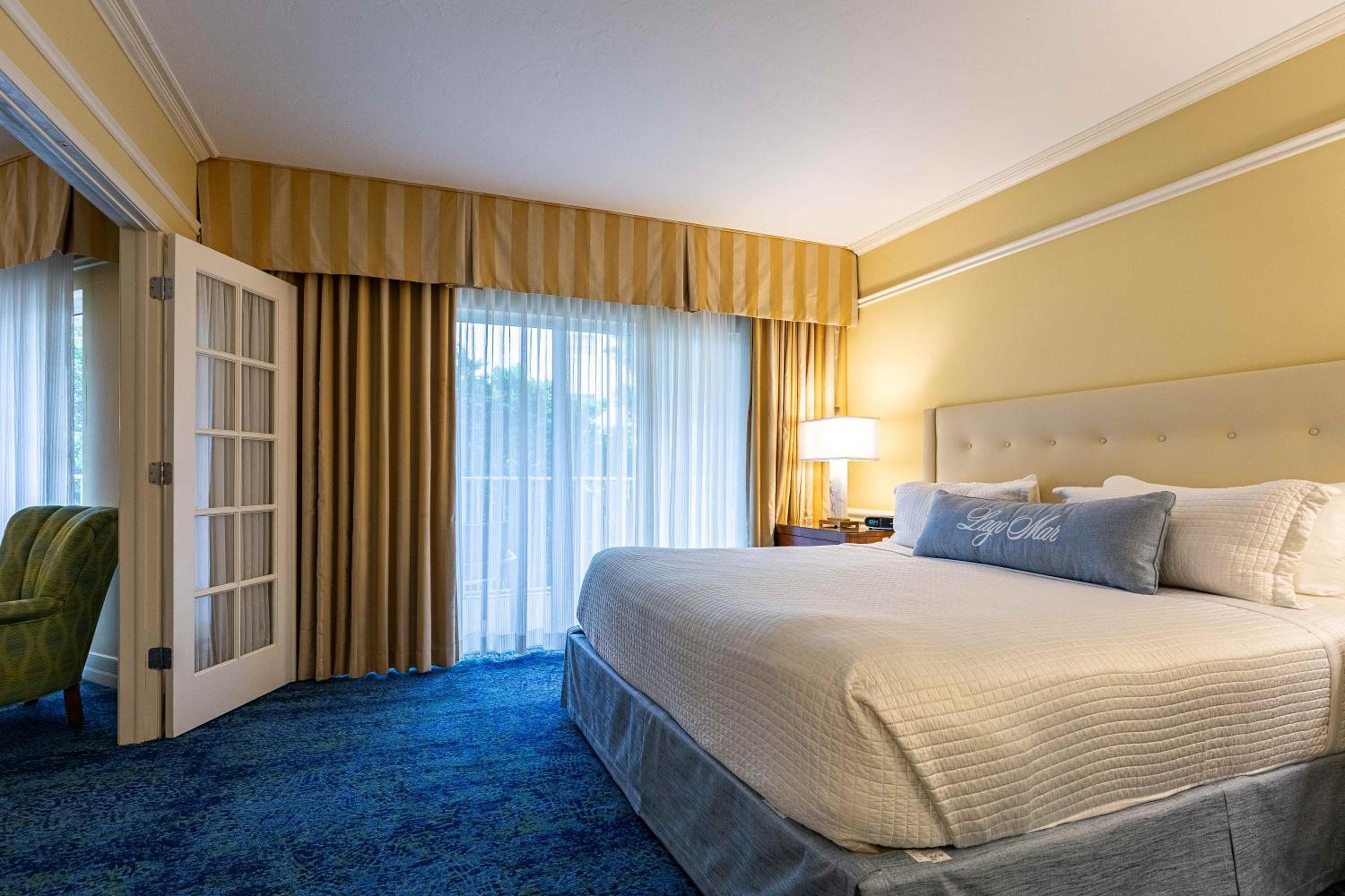 Executive One-Bedroom King Suite - Photo 6