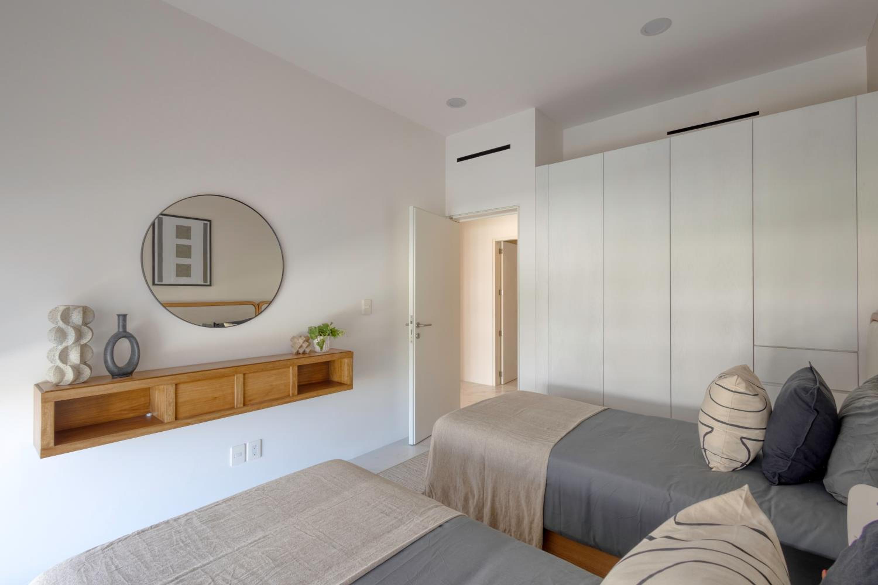 Three-Bedroom Apartment with Balcony photo 3