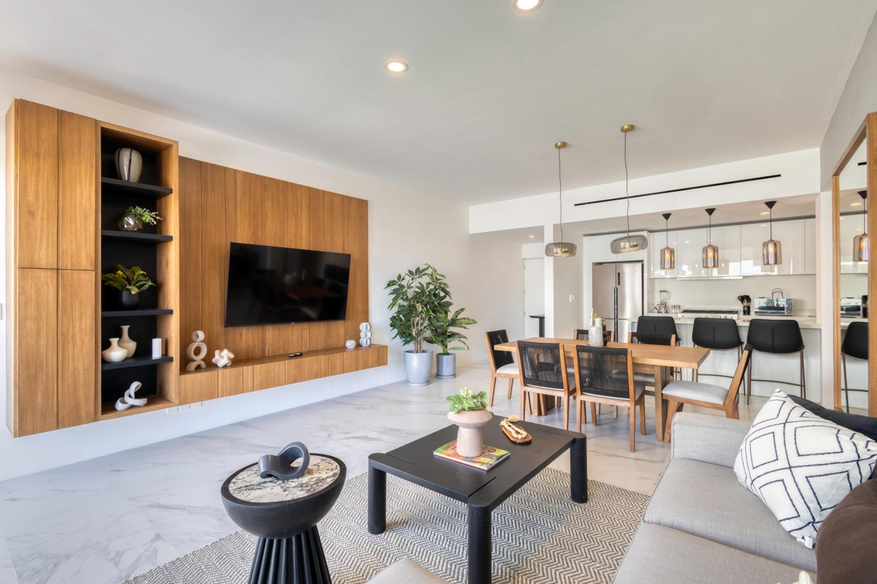 Three-Bedroom Apartment with Balcony photo 1