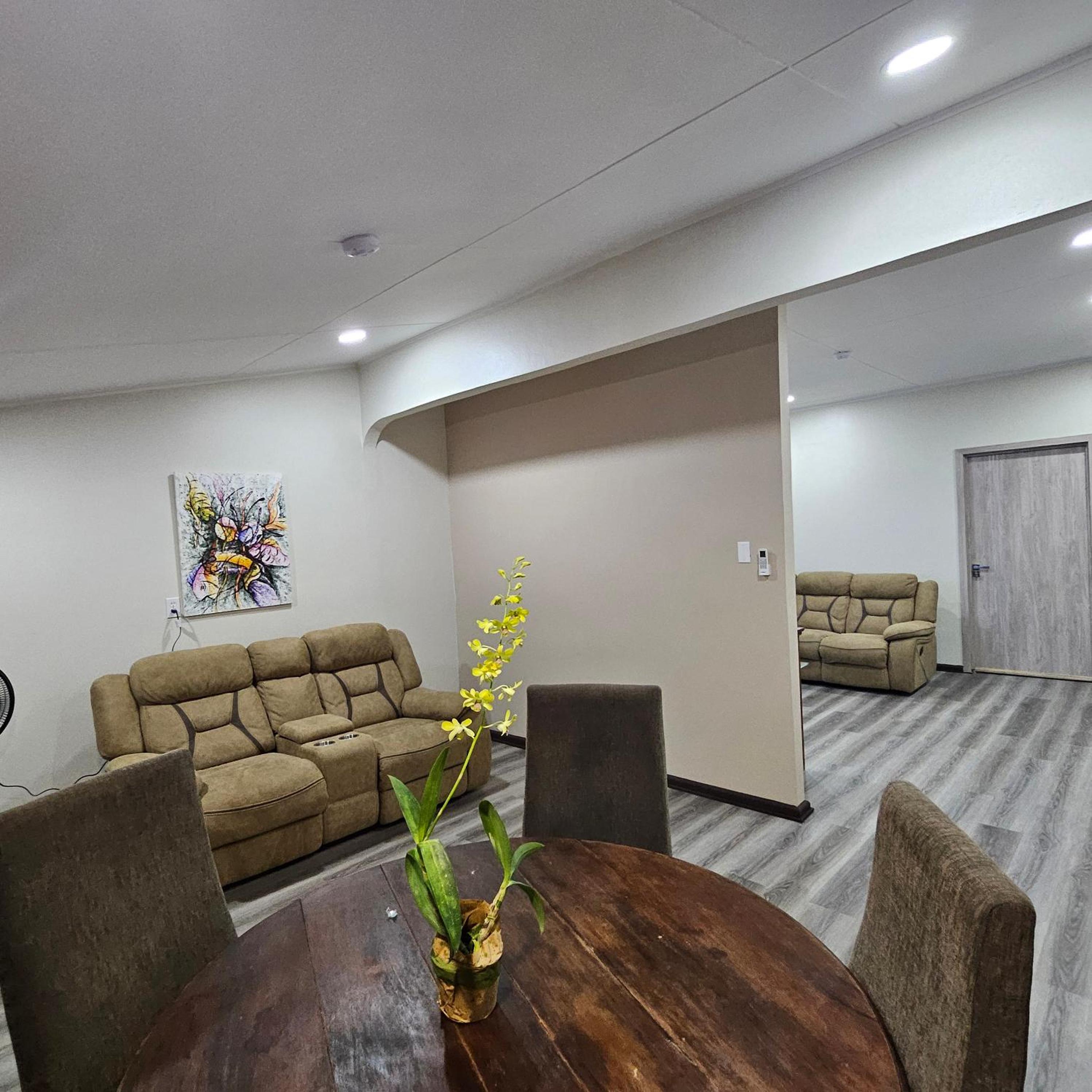 Apartment photo 2