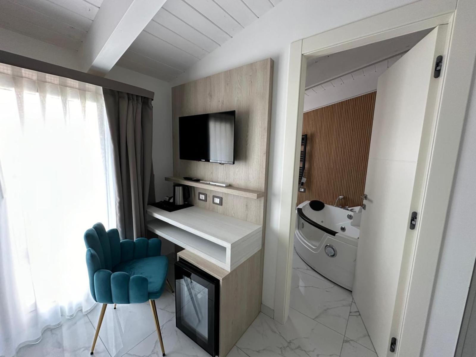 Quadruple Room with Bath photo 3
