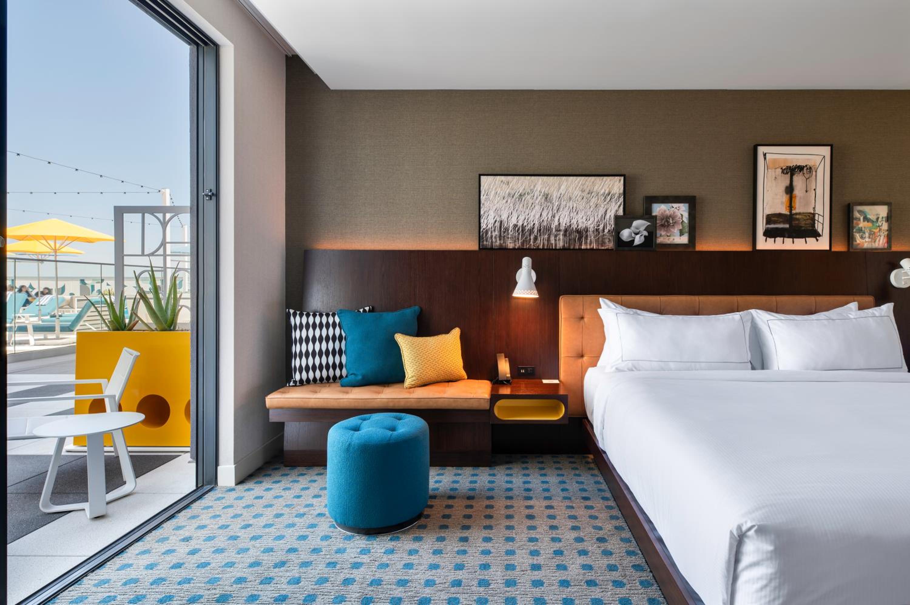 King Room with Poolside Patio photo 3