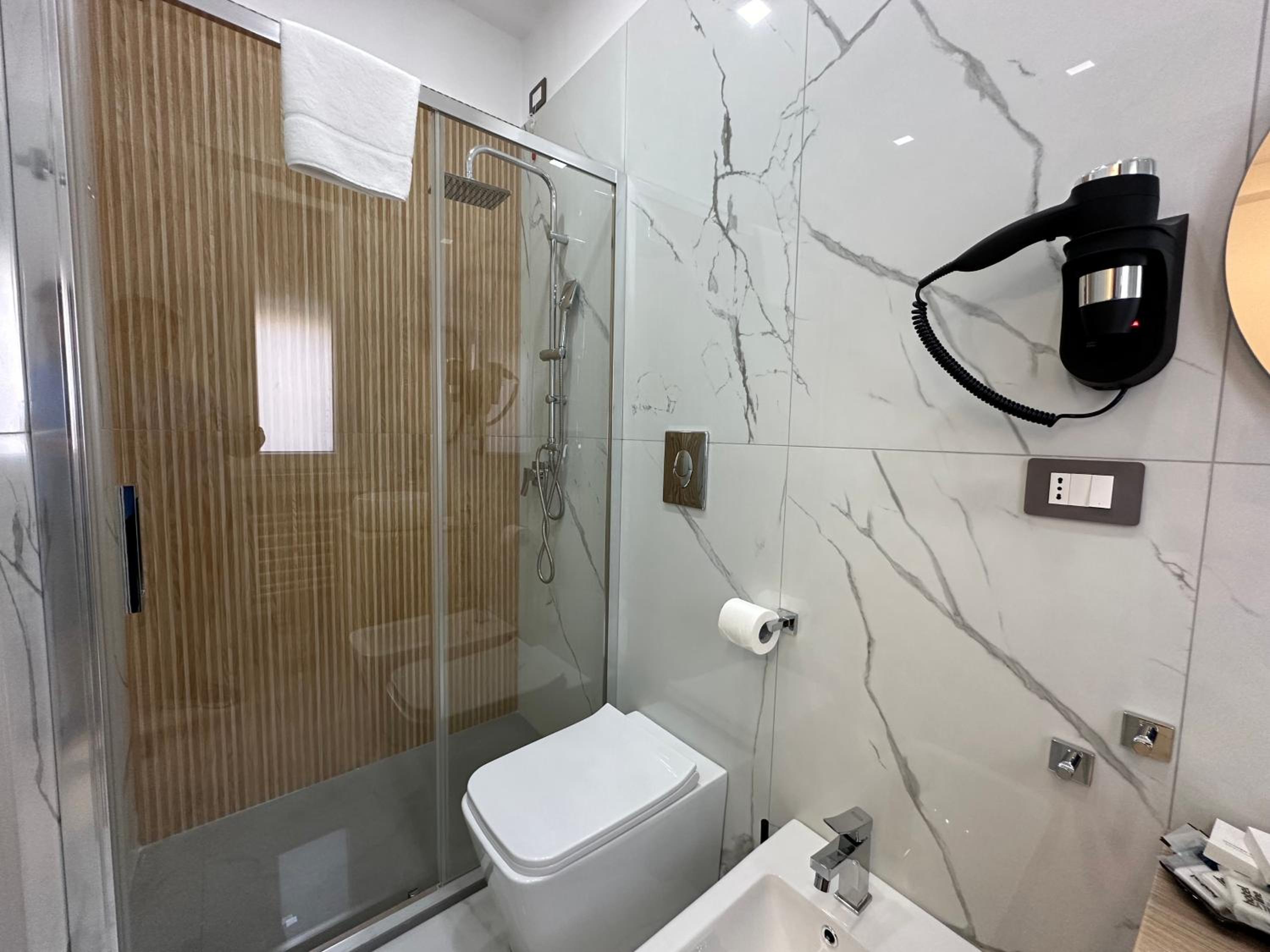 Deluxe Room (2 Adults + 1 Child) photo 2