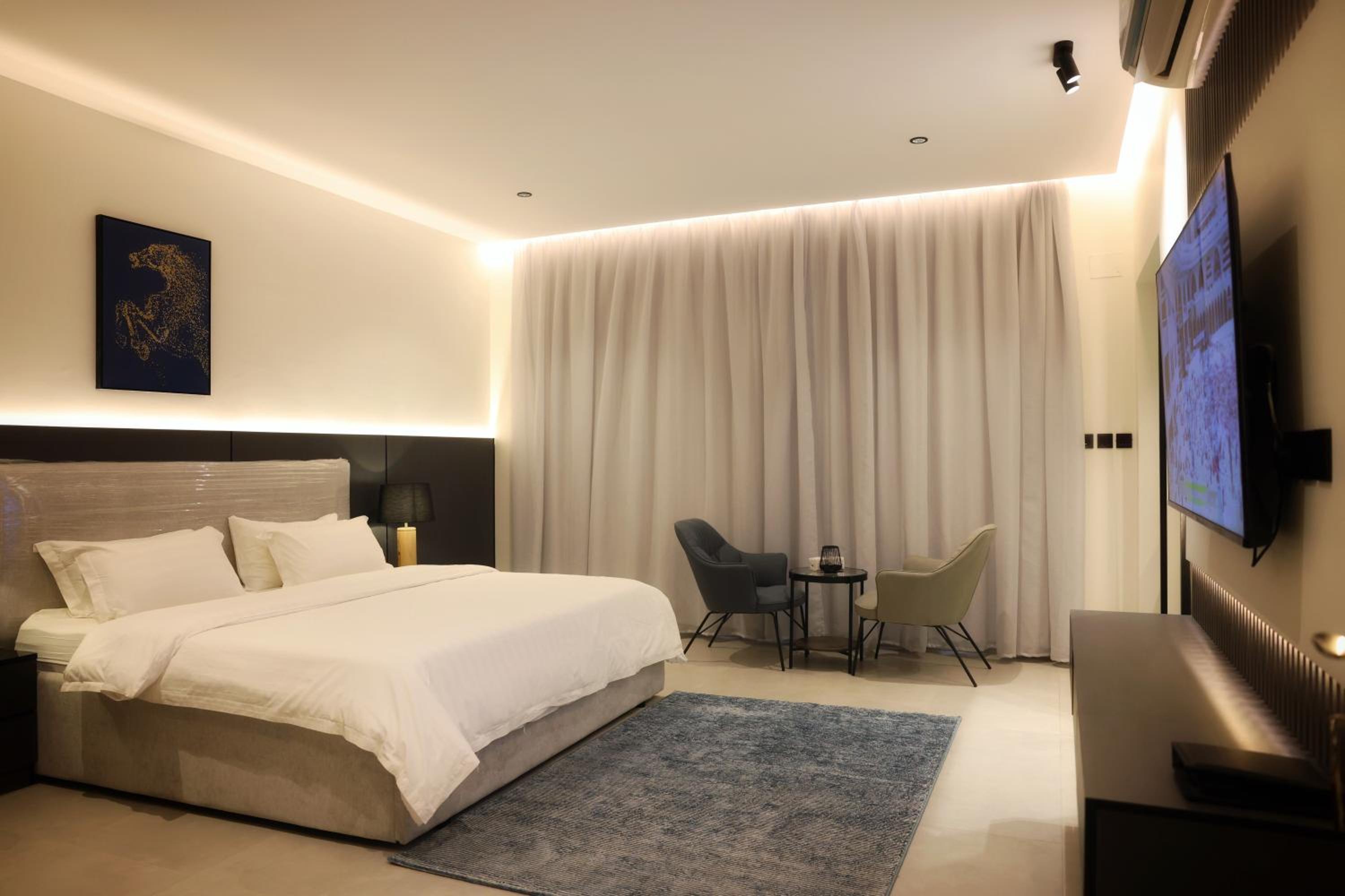 Deluxe Double Room (2 Adults + 1 Child) photo 1
