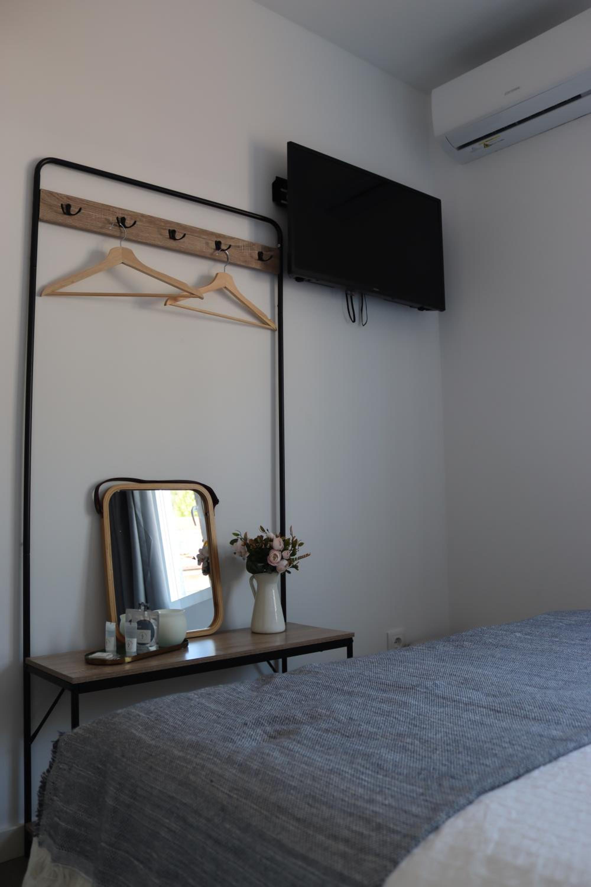 Double Room with Shared Bathroom photo 2