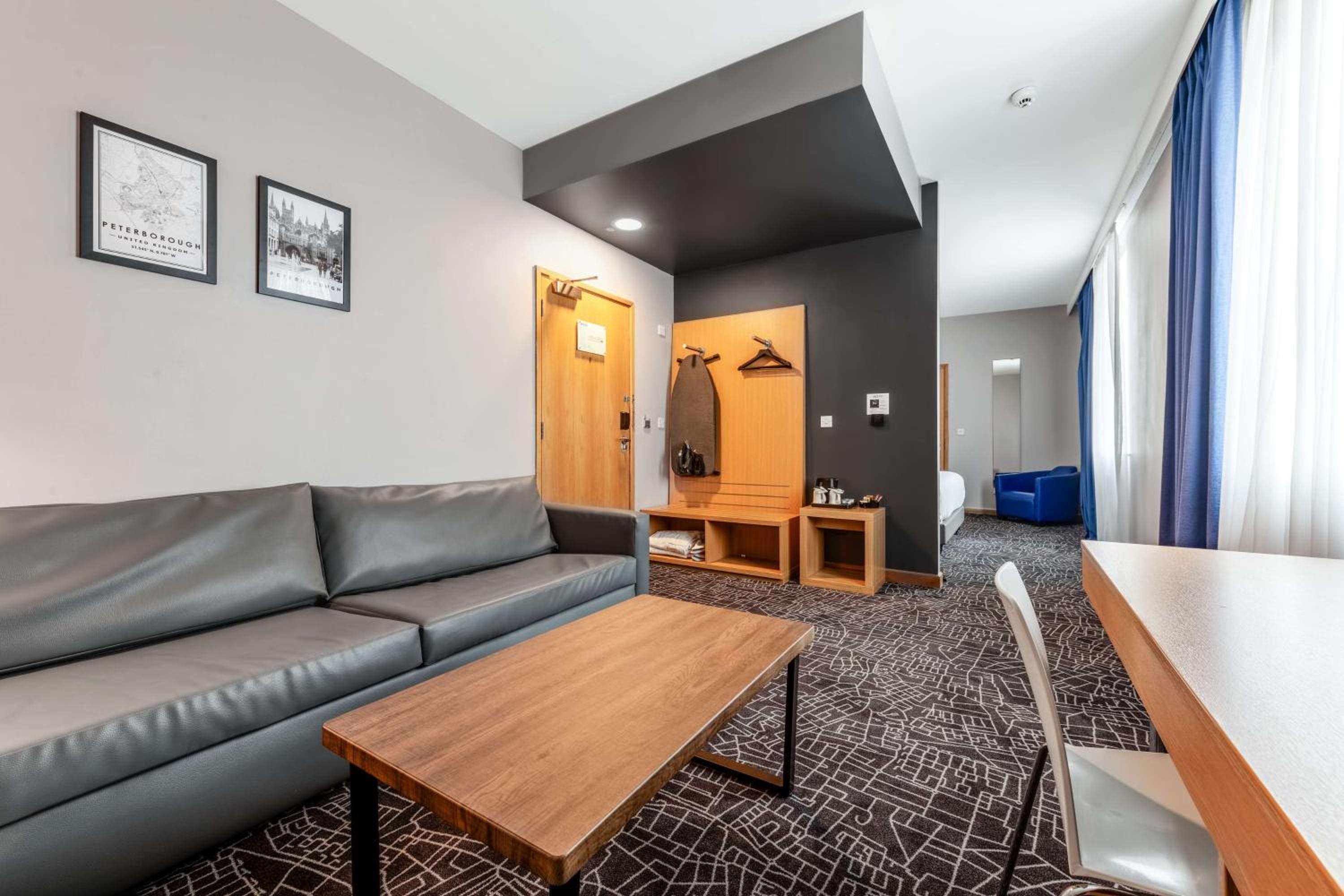Family Room - Photo 4