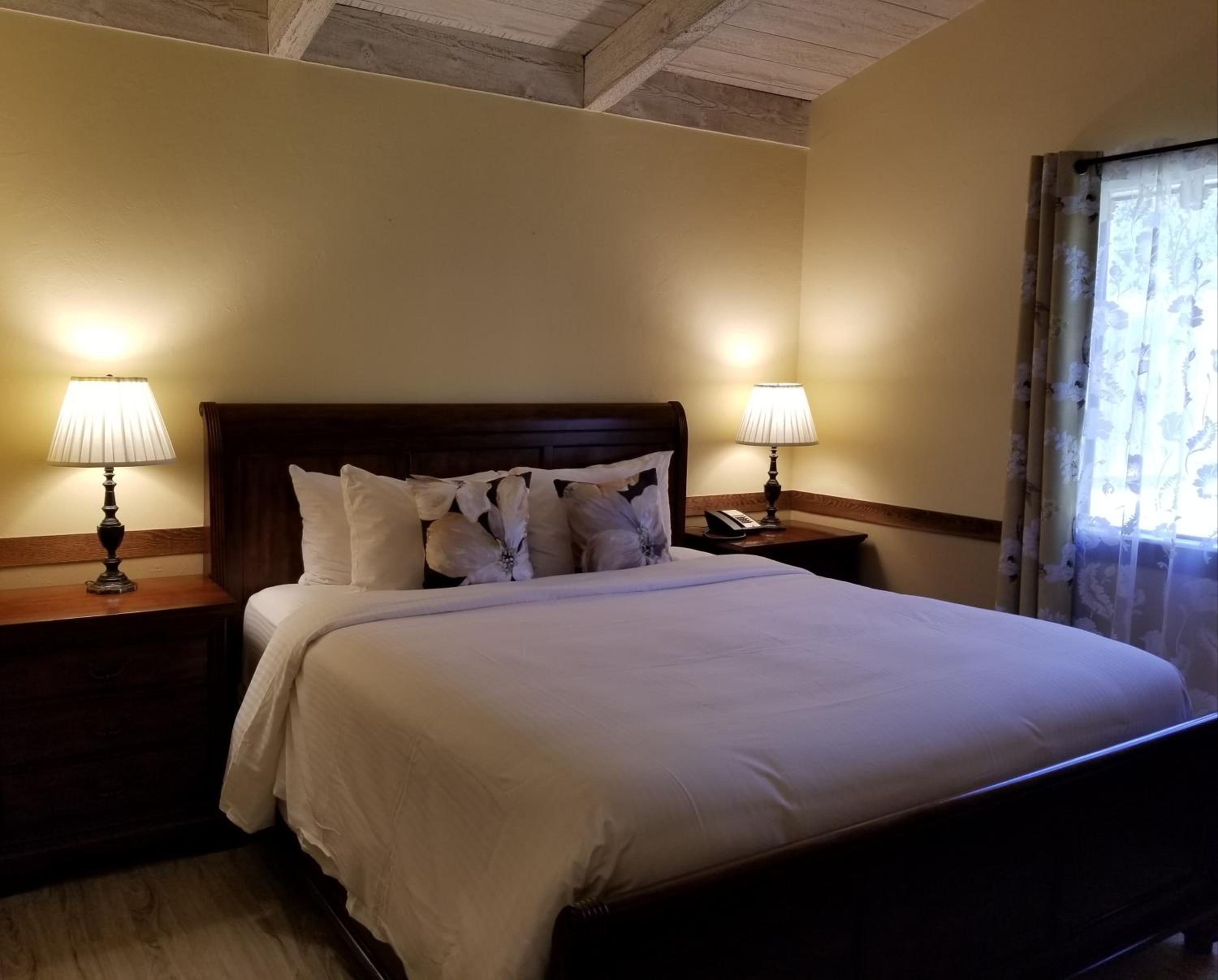 Standard Double Room with Shared Bathroom