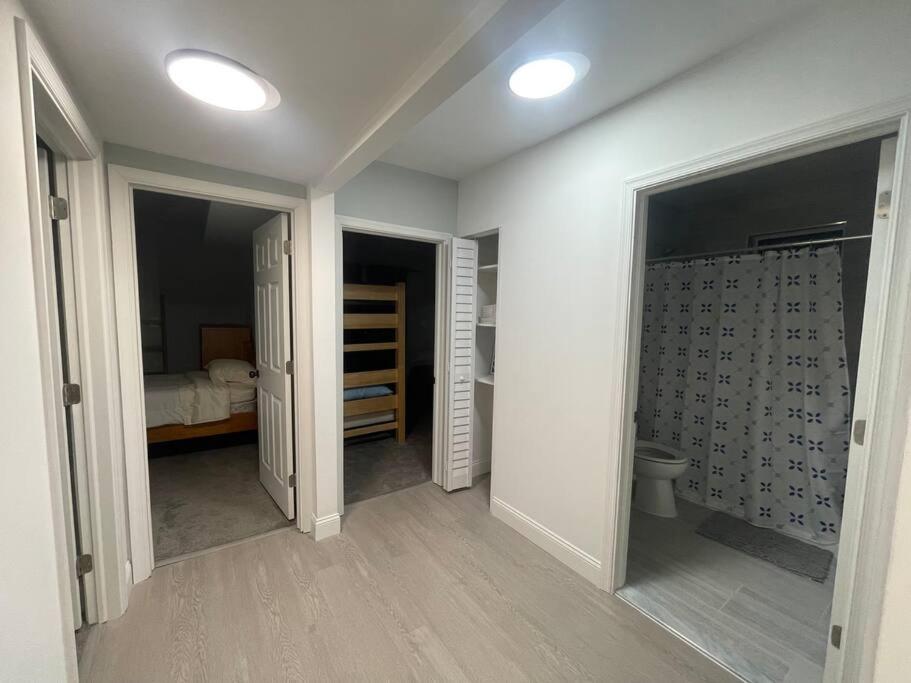 Five-Bedroom House photo 1