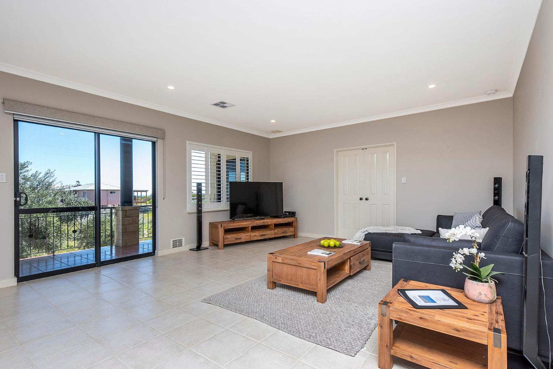 Four-Bedroom House photo 3