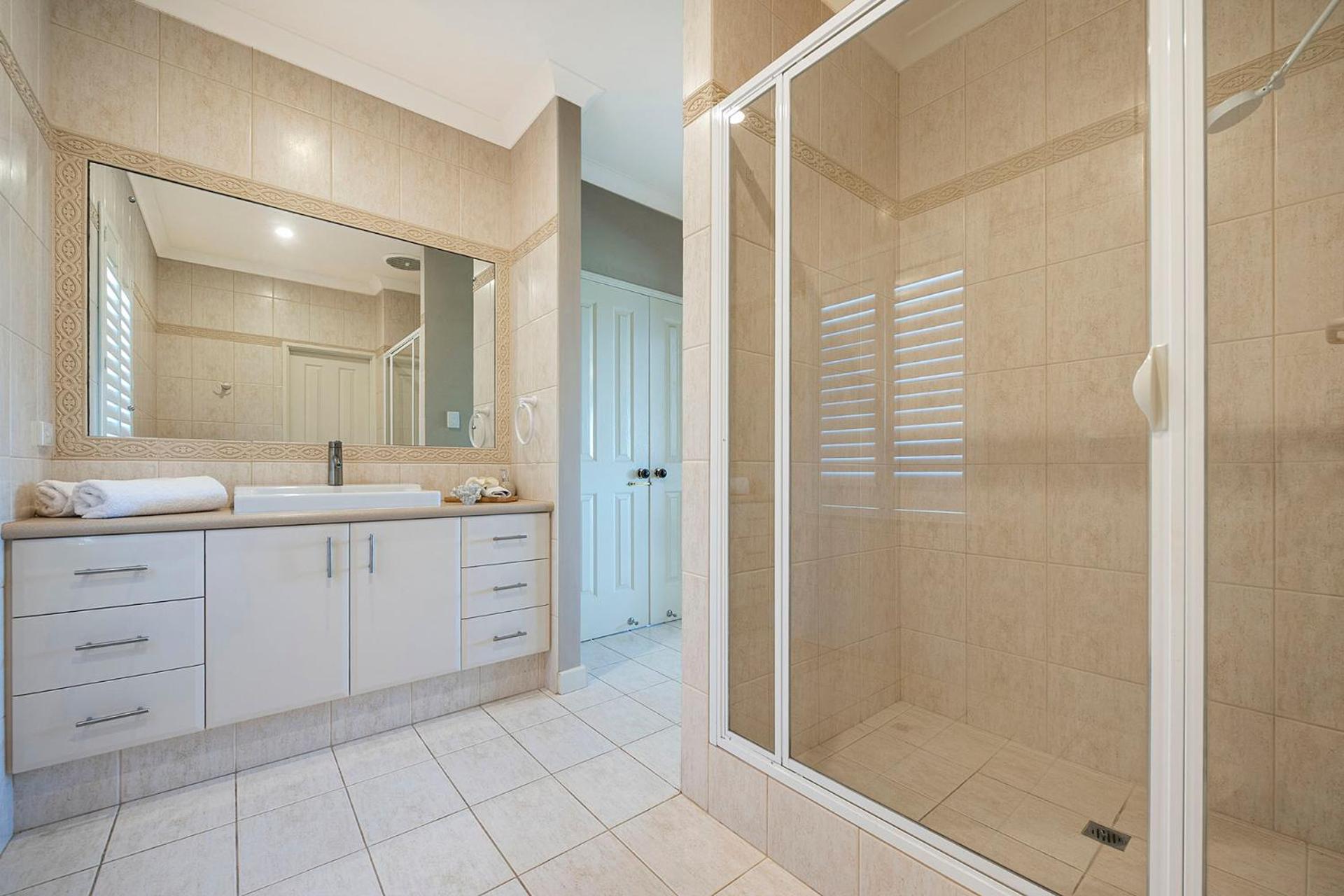 Four-Bedroom House photo 2