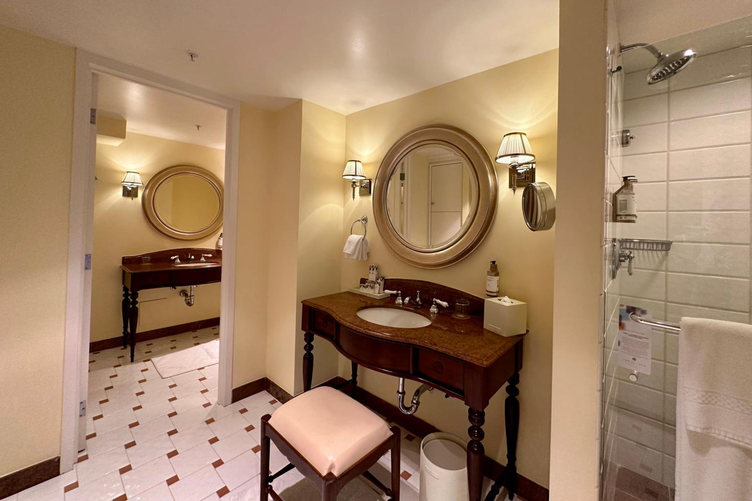 Suite with Partial Ocean View - Photo 6