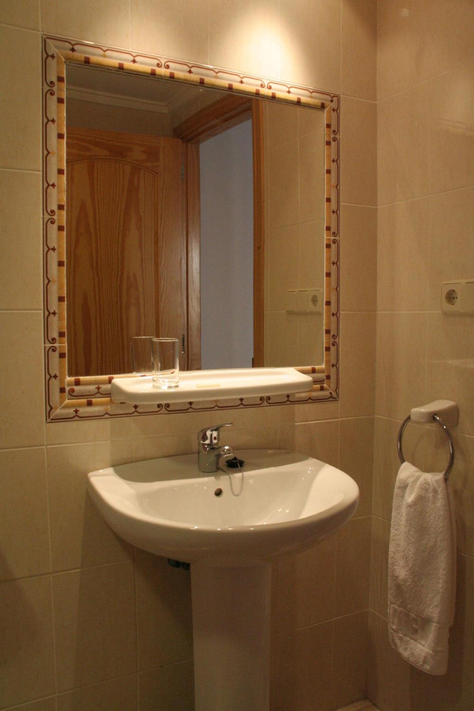 Comfort Twin Room - Photo 5