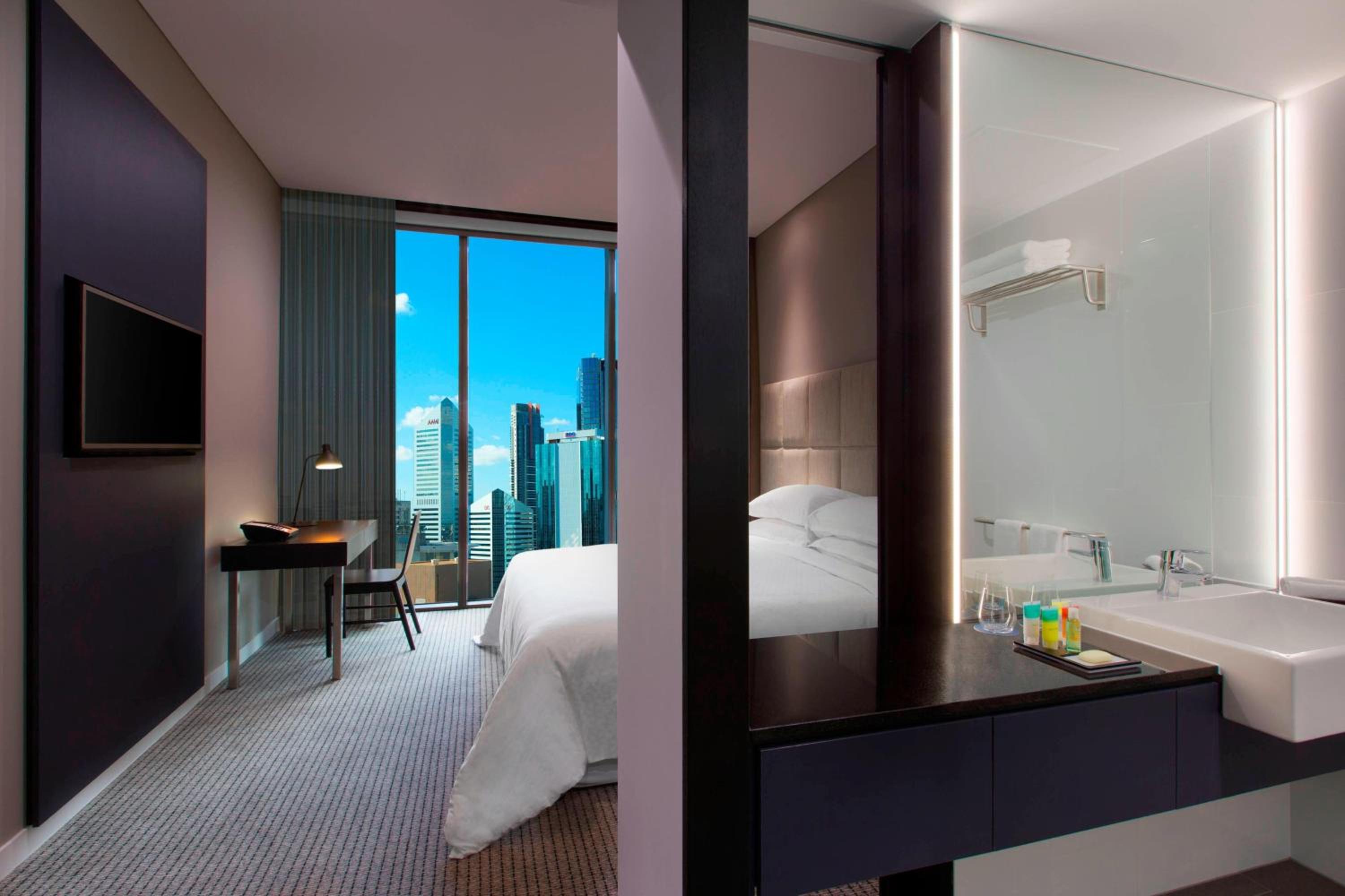 Deluxe King Room with City View
