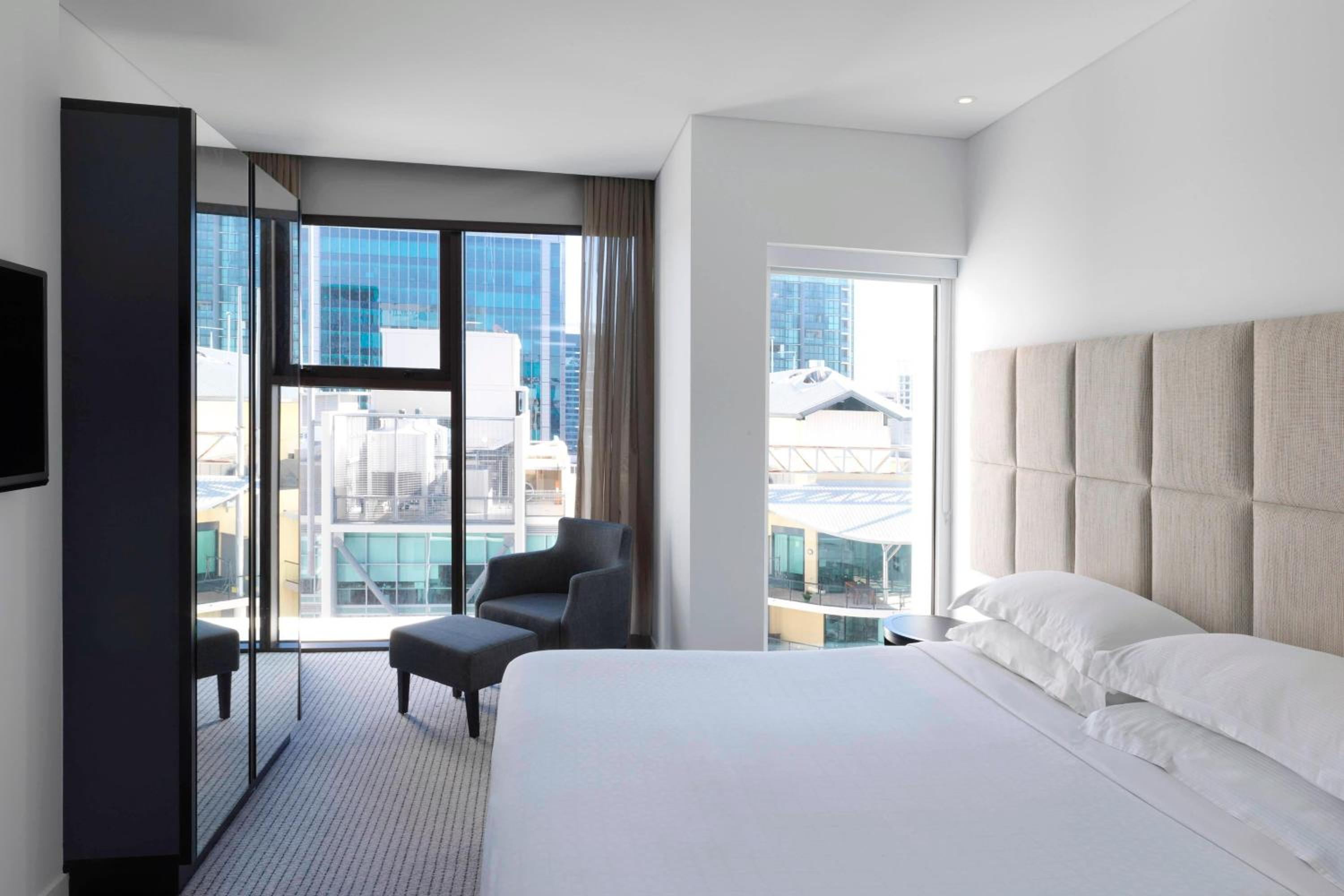 Deluxe City View Suite, 1 Bedroom Executive Suite, Top floor