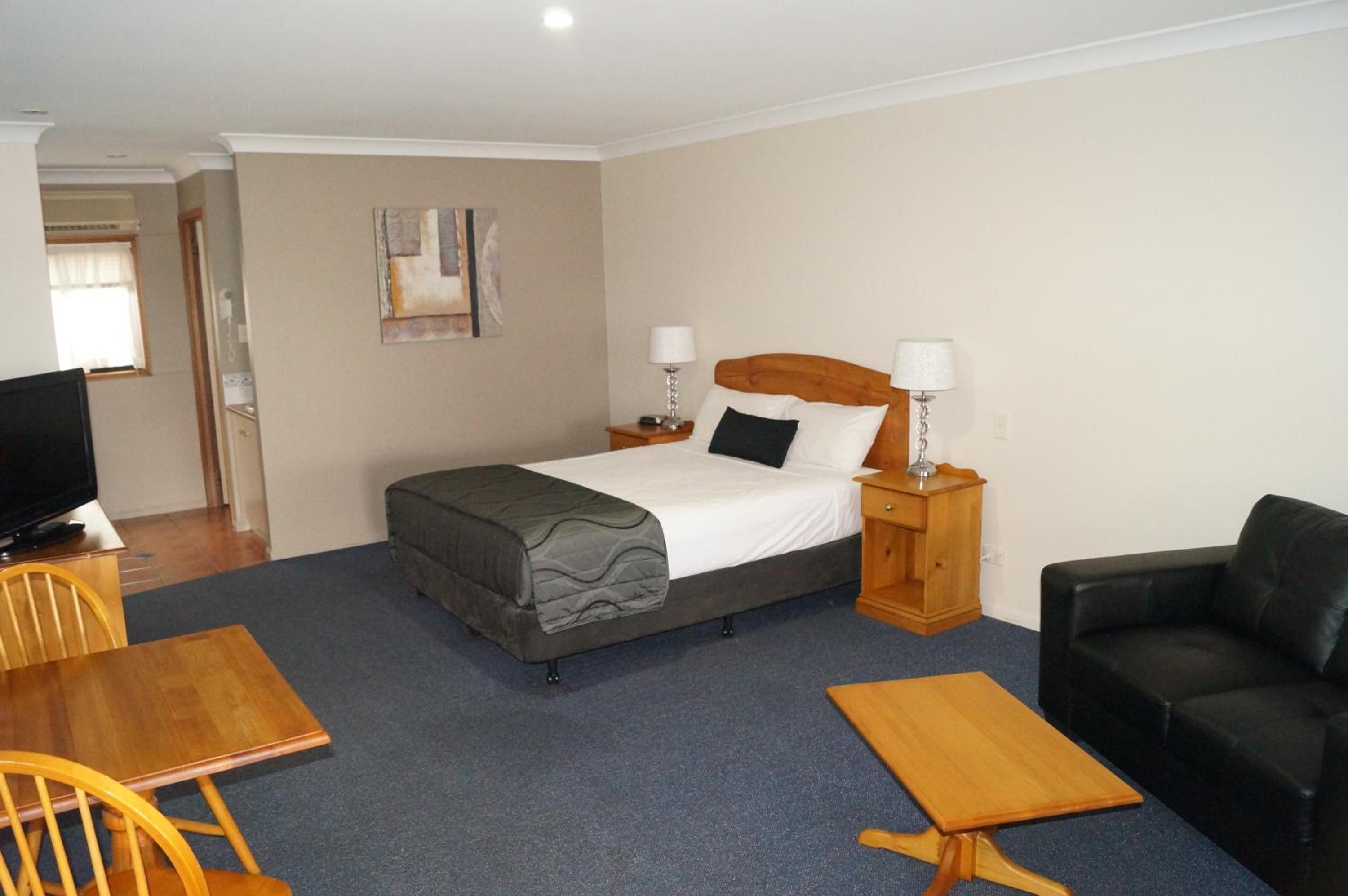 Deluxe Queen Room