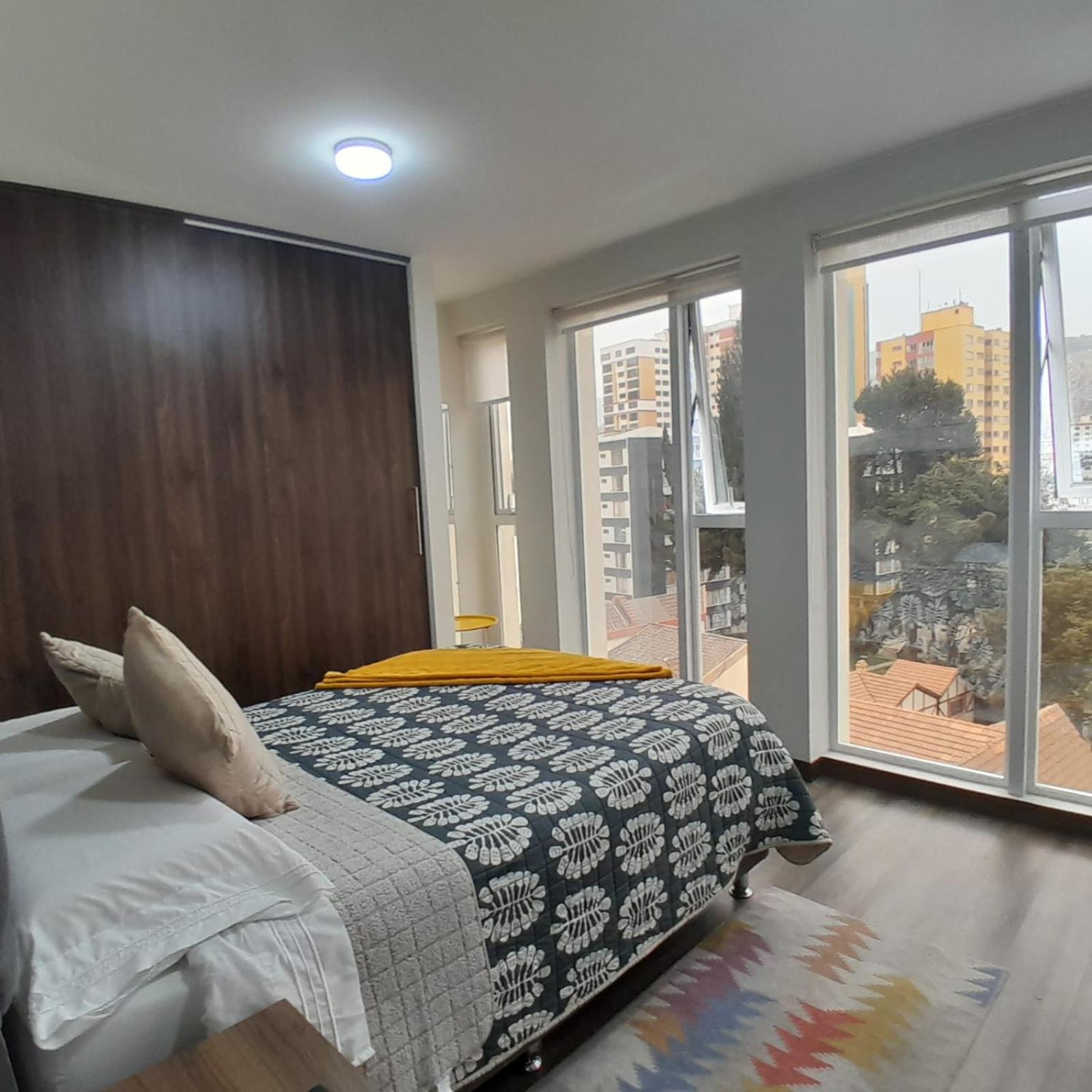 One-Bedroom Apartment photo 1