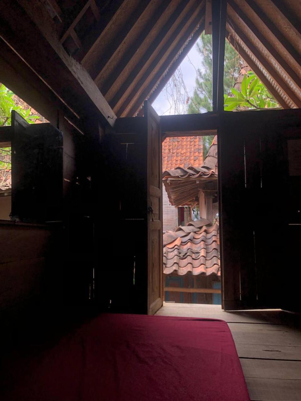 Large Double Room - Photo 3