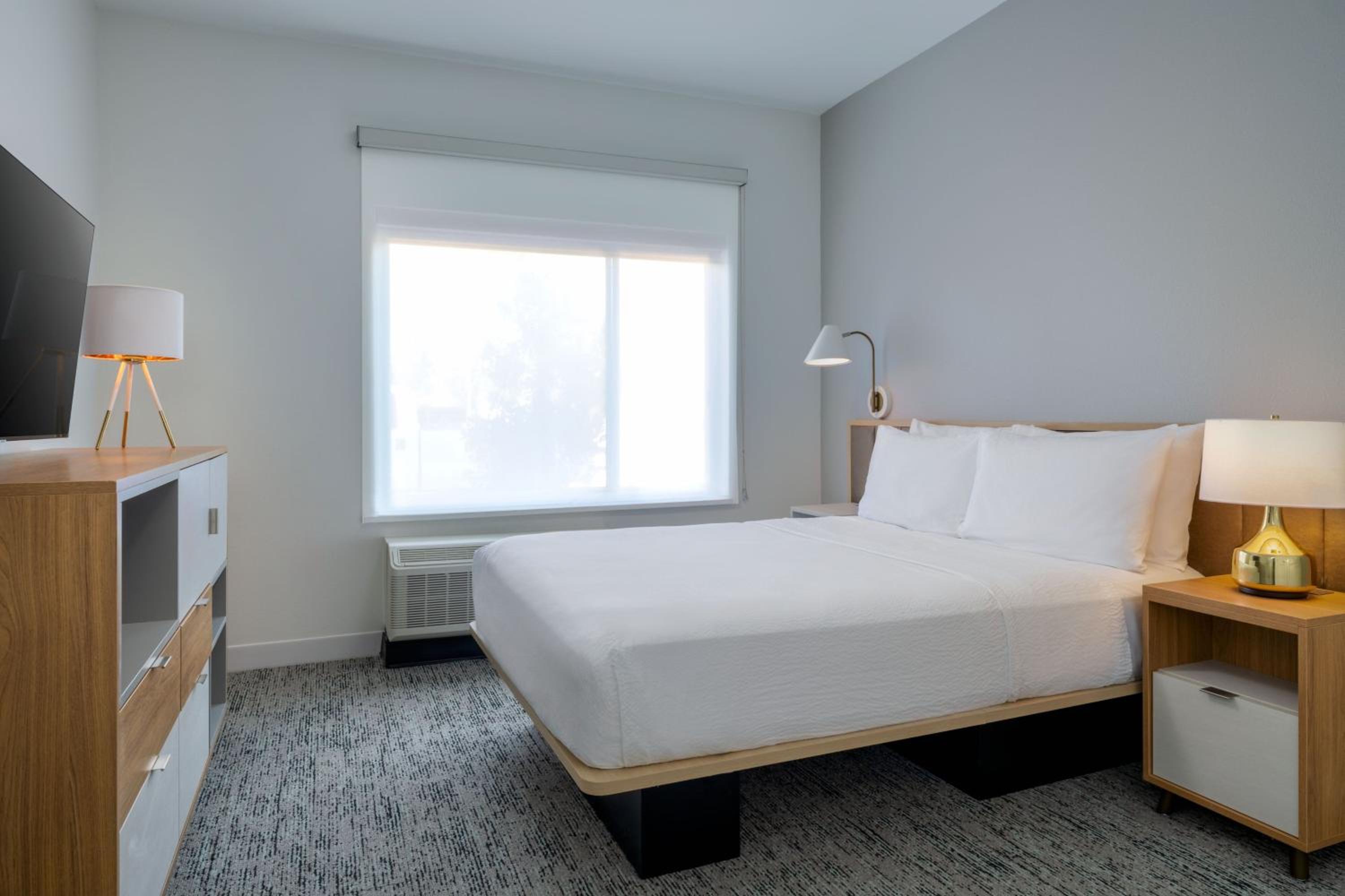 One-Bedroom Queen Suite with Sofa Bed - Hearing Accessible photo 2