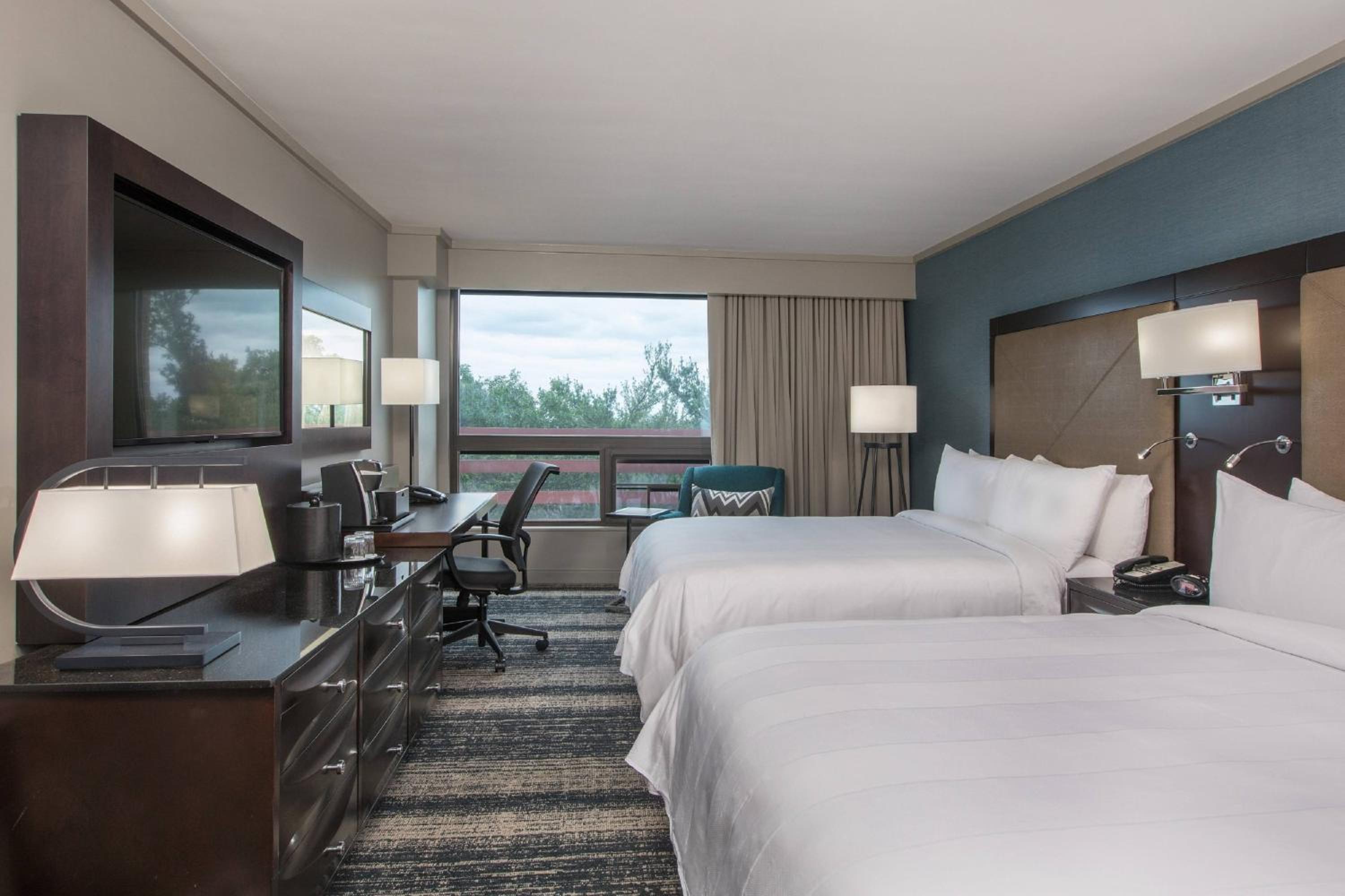 Queen Room - M Club Lounge Access/Hearing Accessible