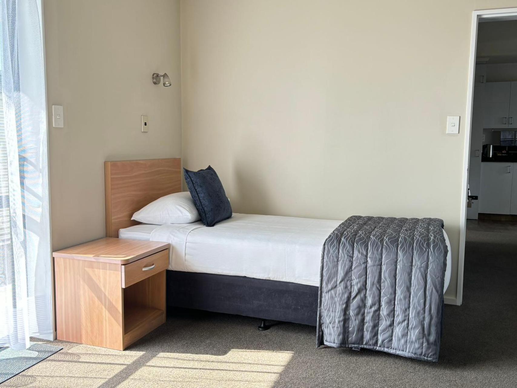 Large Two-Bedroom Apartment - Photo 5