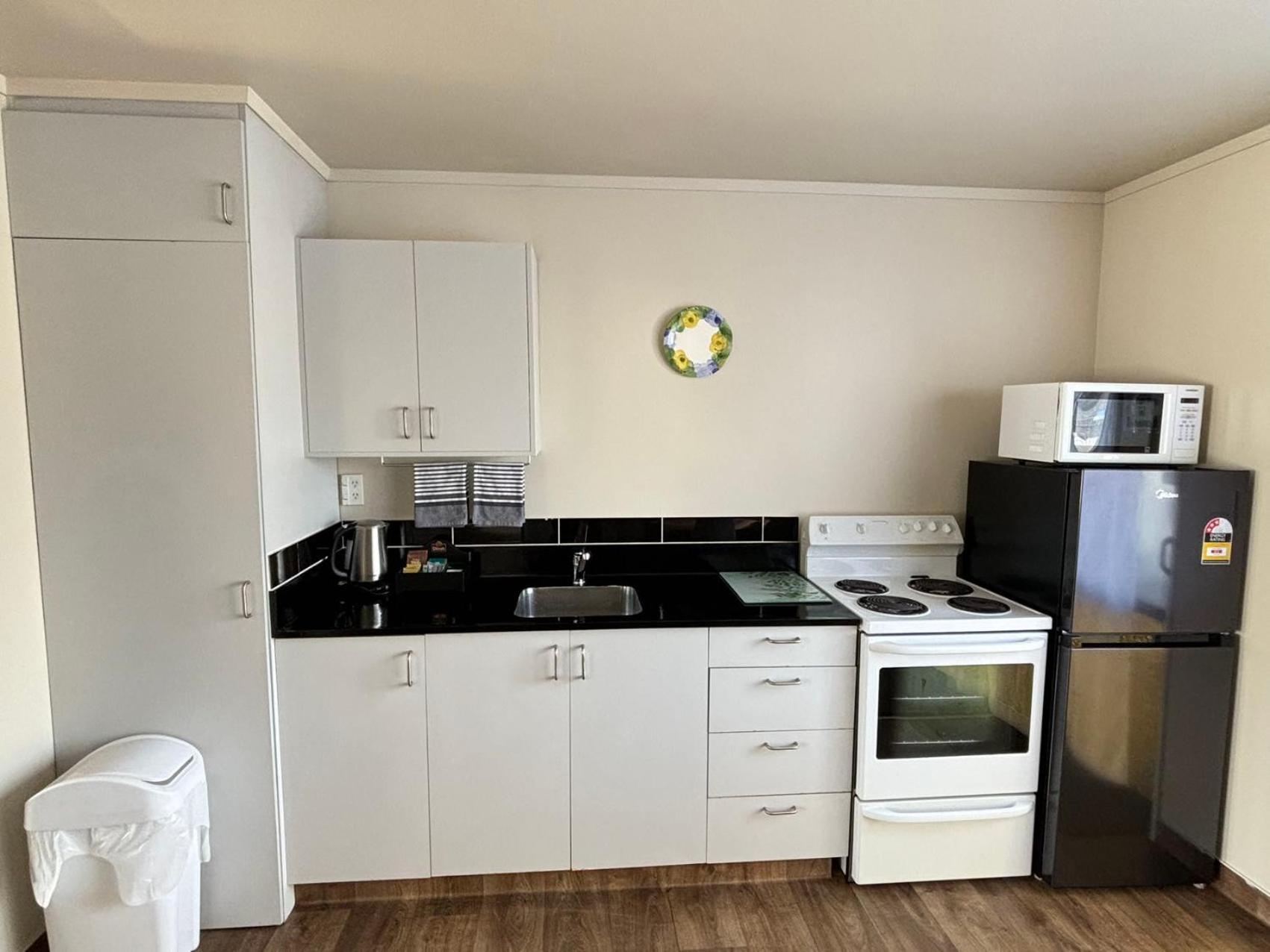 Large Two-Bedroom Apartment - Photo 4